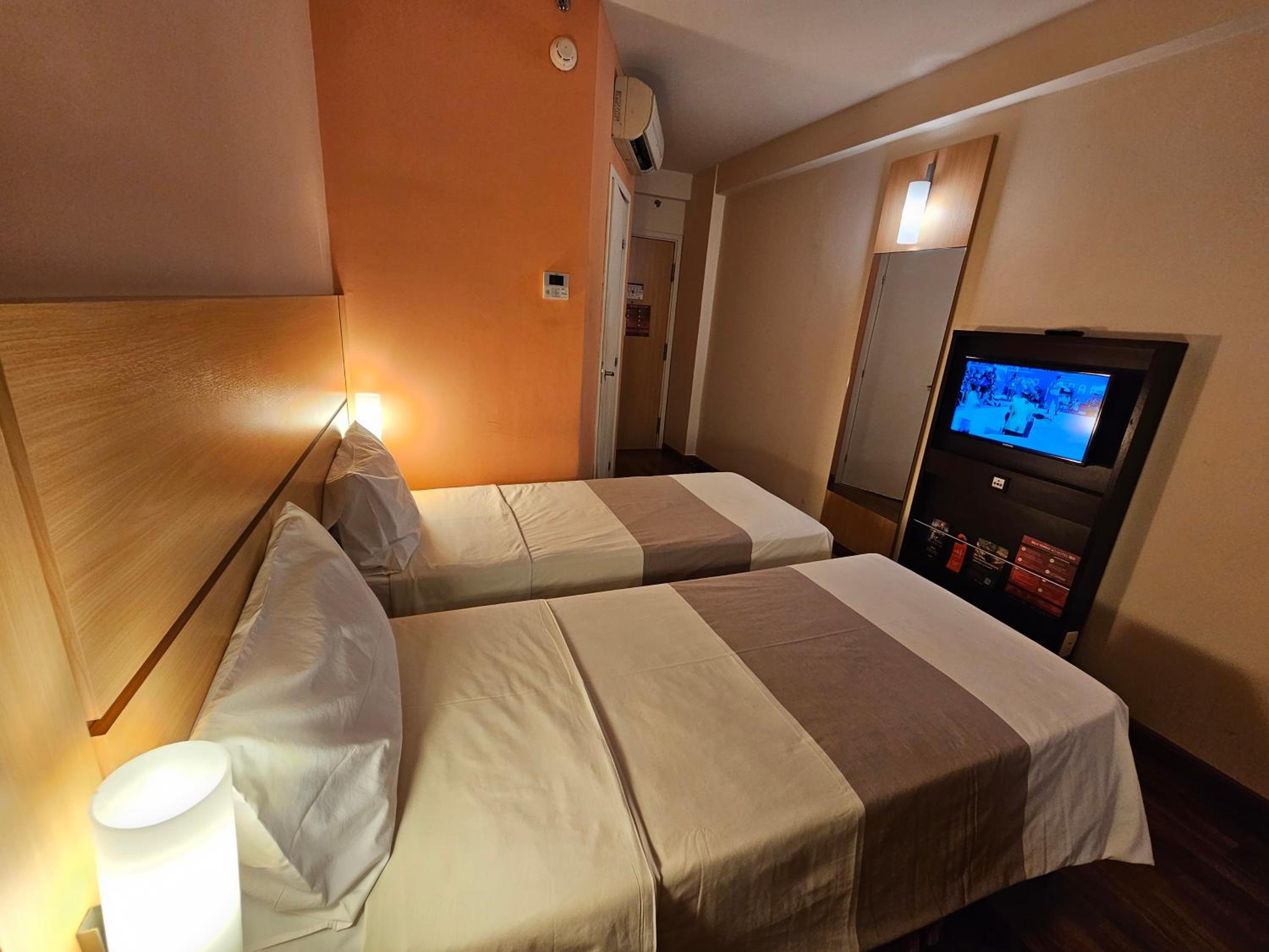 Standard Room with 2 Single Beds photo 1