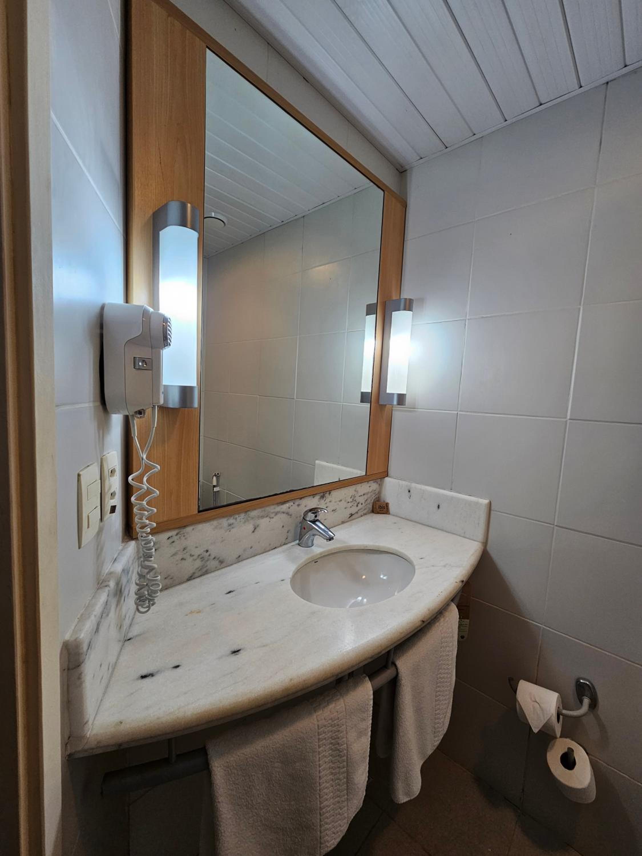 Standard Room with 2 Single Beds photo 3