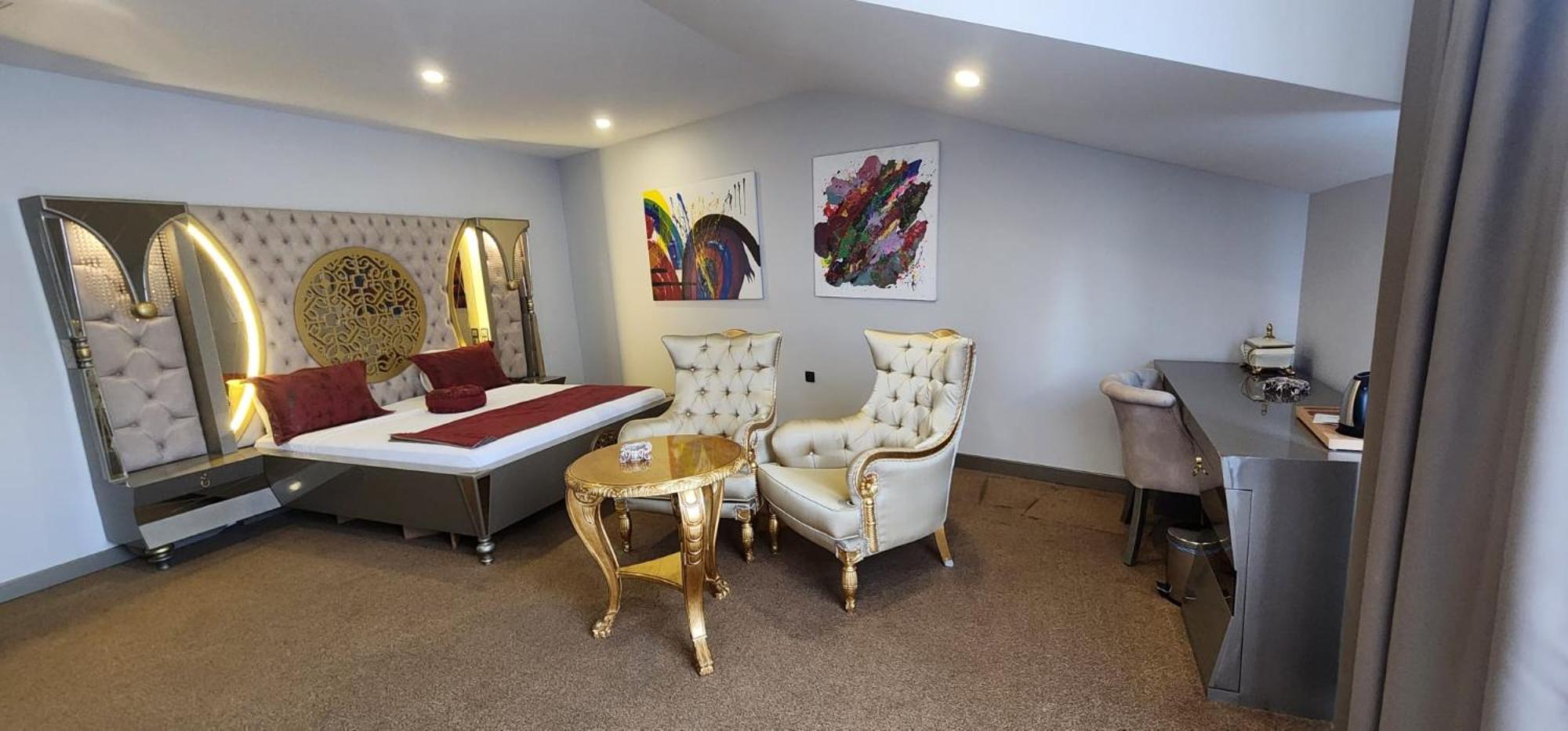 Deluxe King Room photo 1