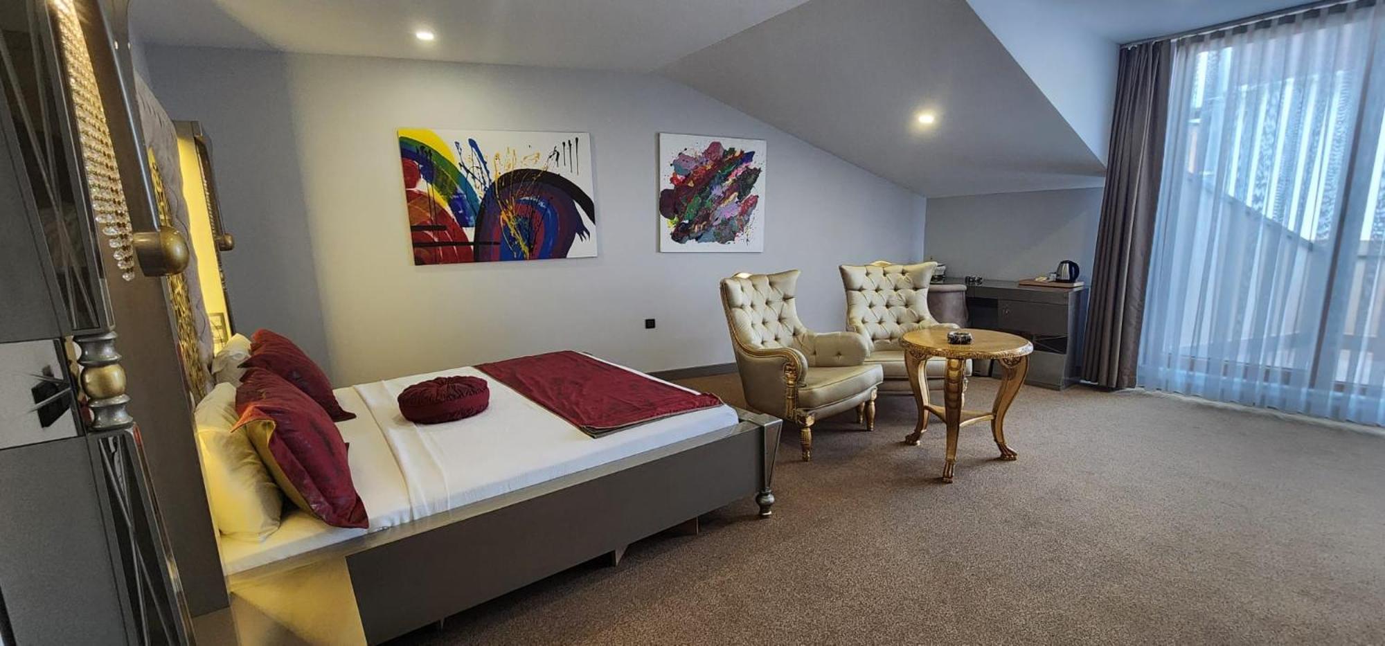 Deluxe King Room photo 2