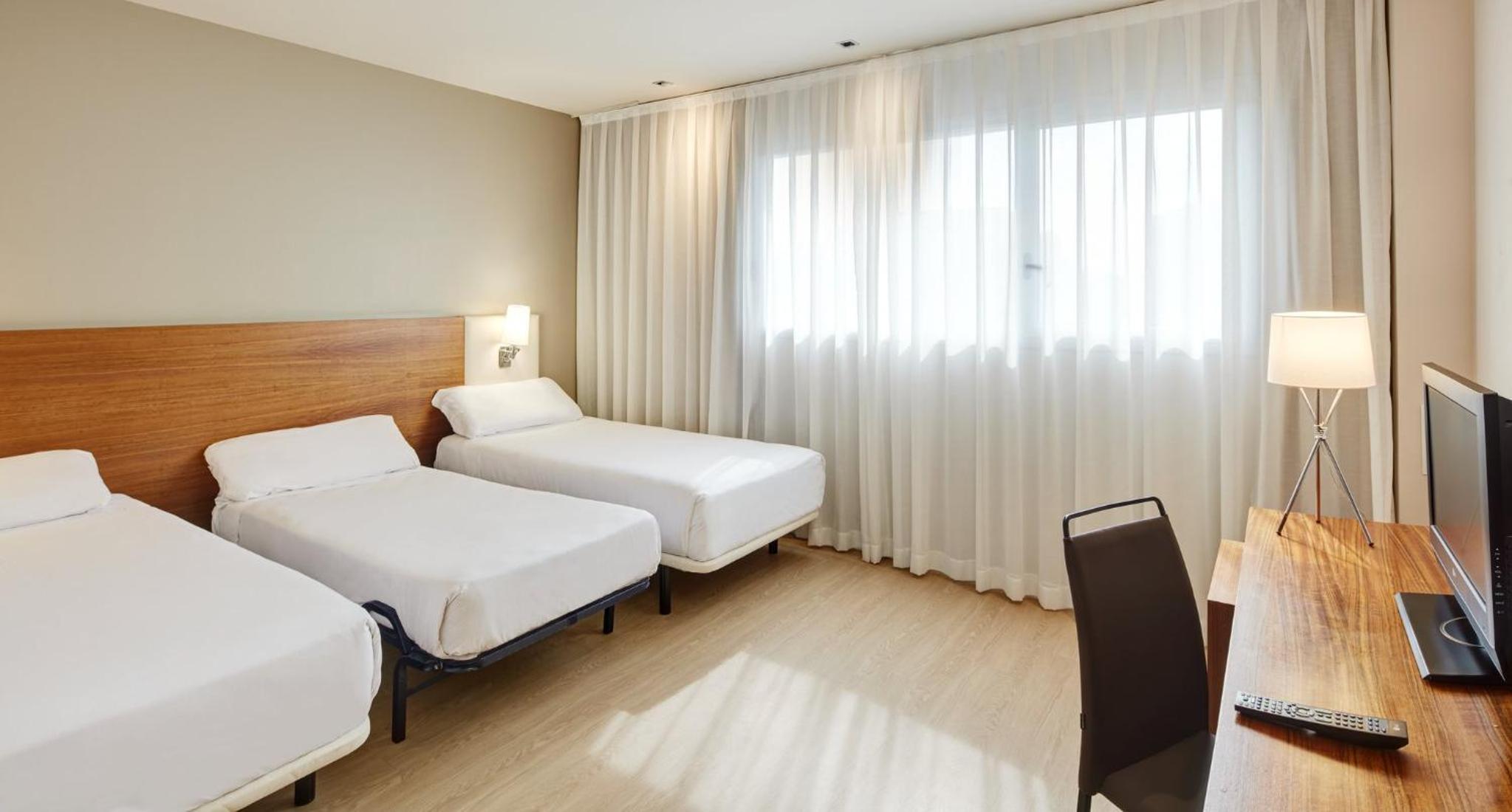 Room with Extra Bed - Photo 3
