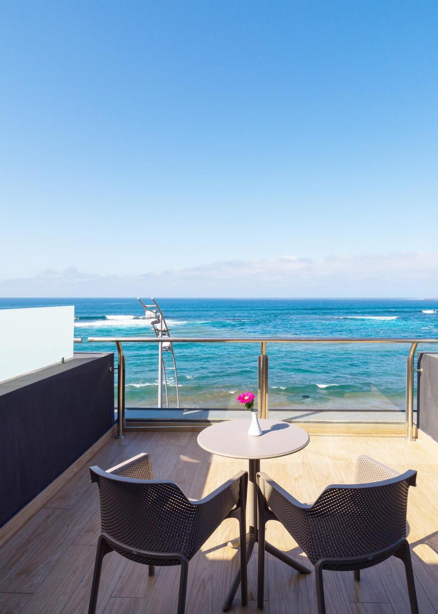 Deluxe Double Room with Balcony and Sea View - Photo 7