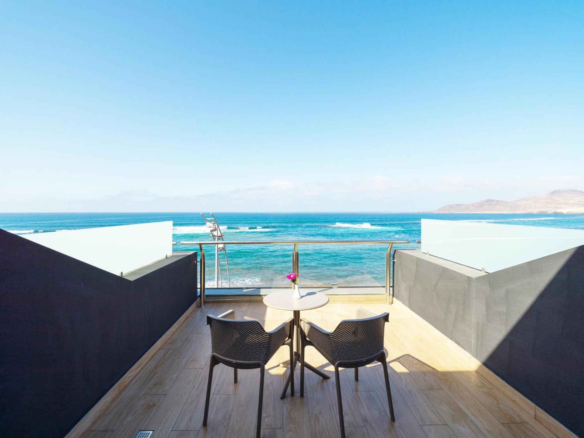 Deluxe Double Room with Balcony and Sea View