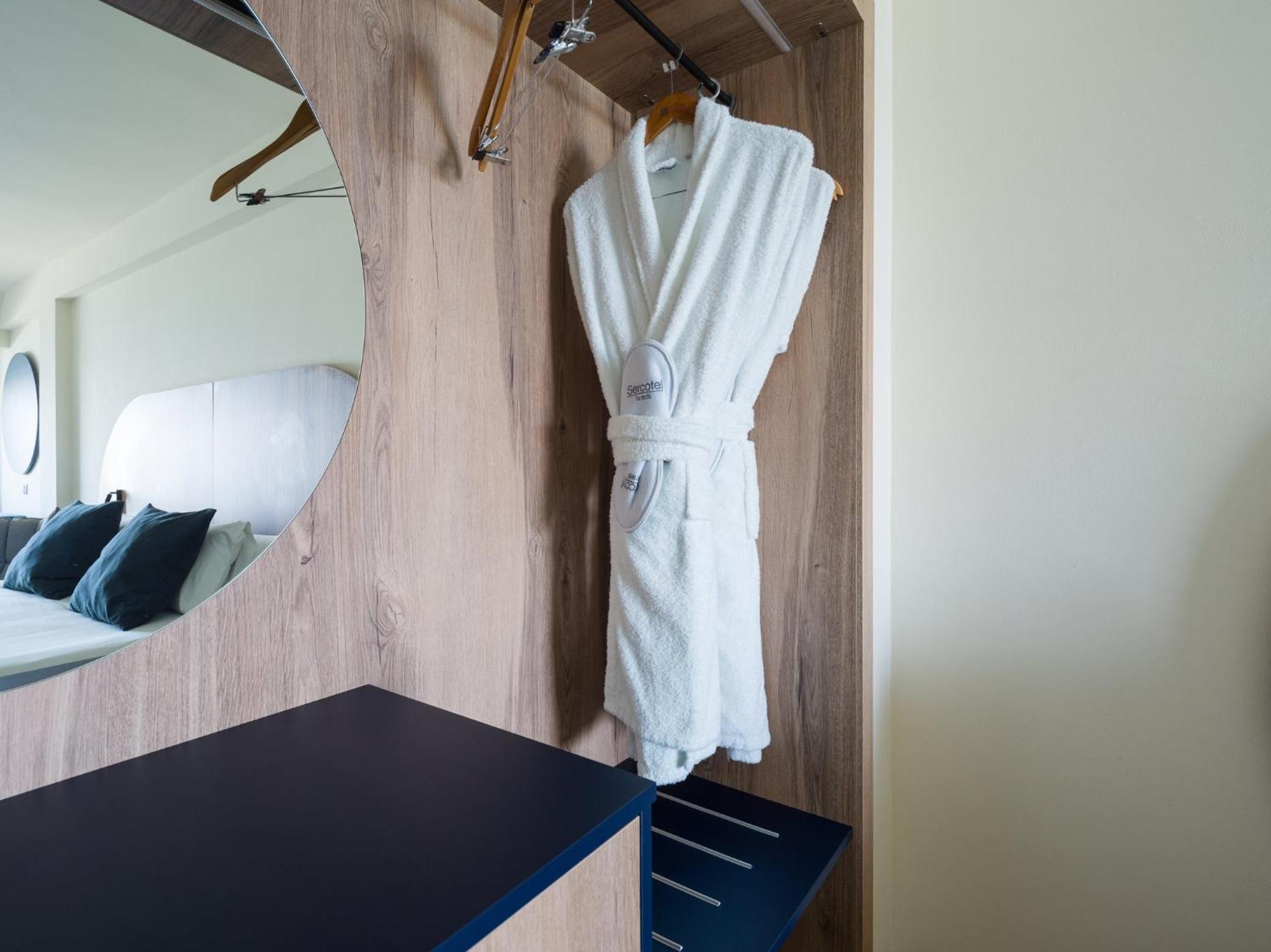 Deluxe Double Room with Balcony and Sea View