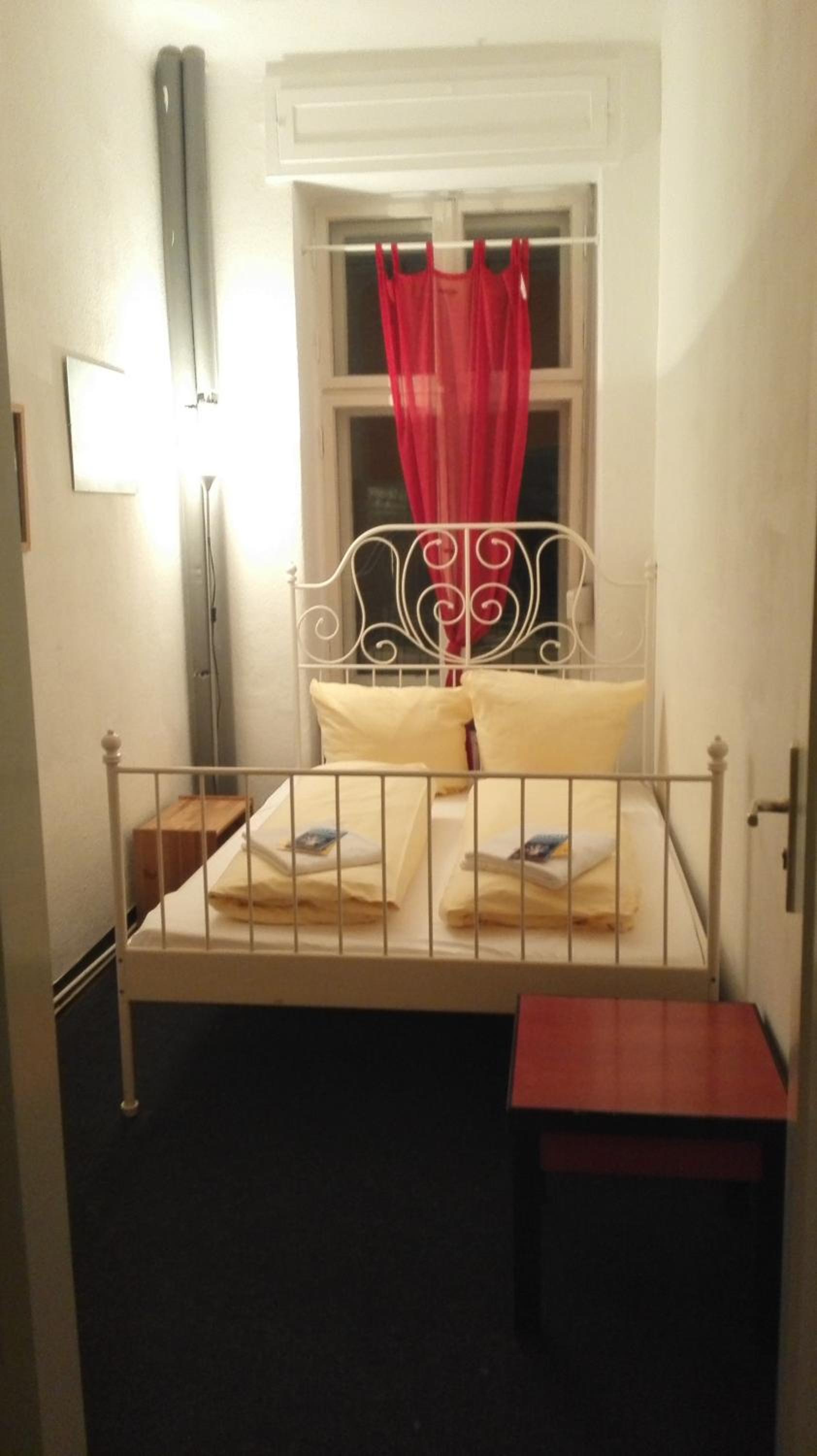 Budget Double Room with Shared Bathroom photo 2
