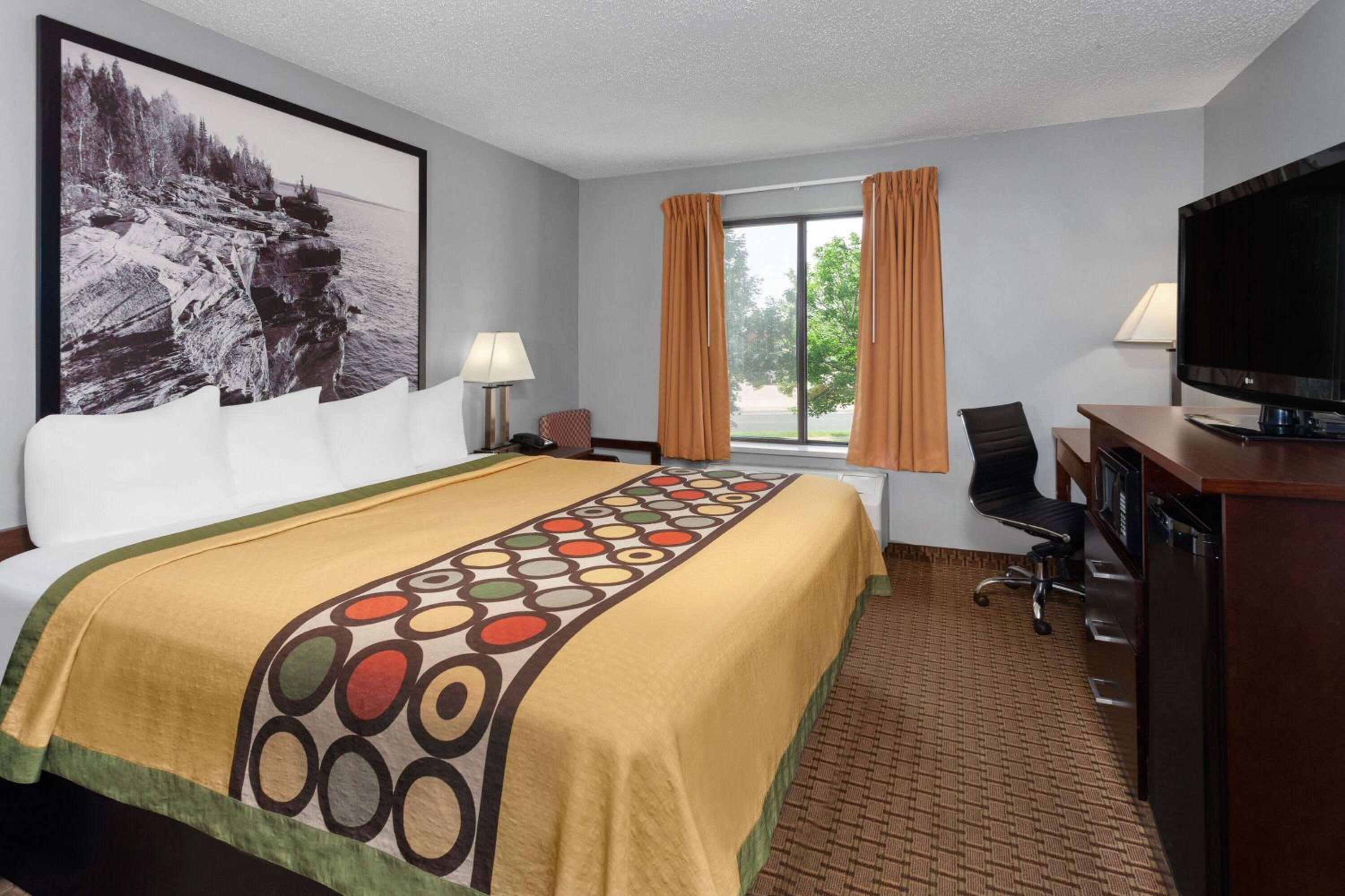King Room - Non-Smoking - Photo 2