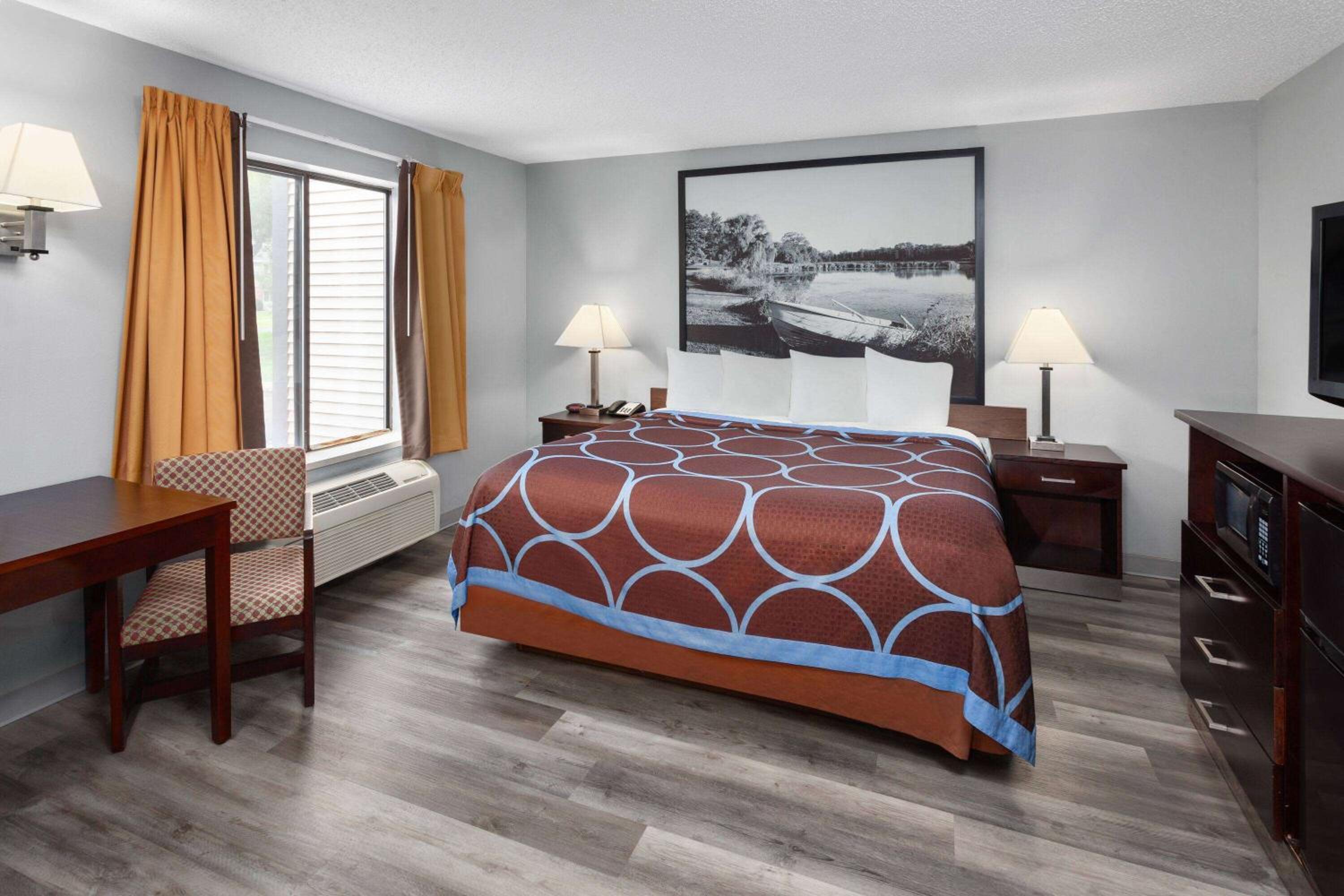 One King Bed Whirpool Suit - Photo 1