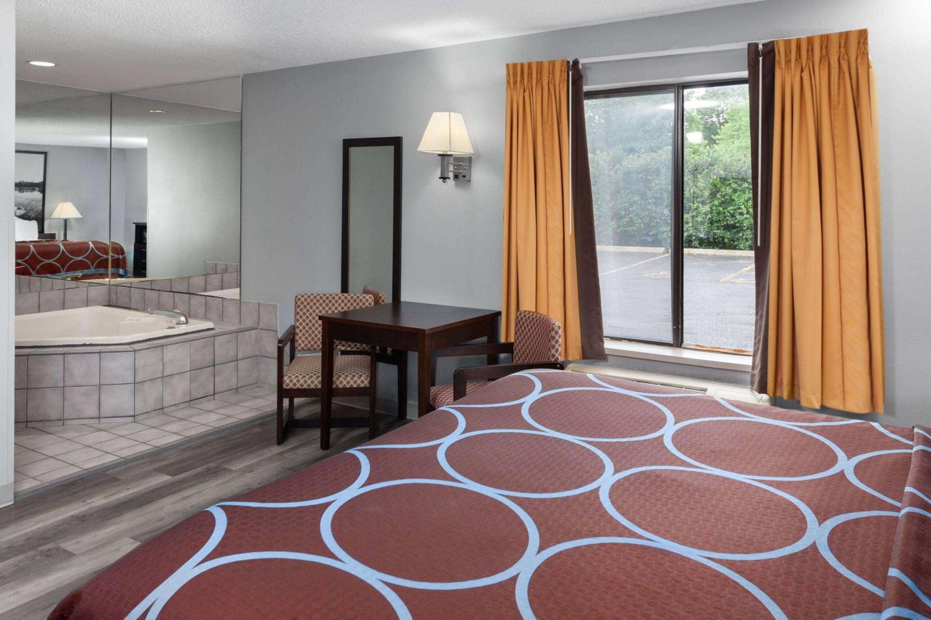 One King Bed Whirpool Suit - Photo 2