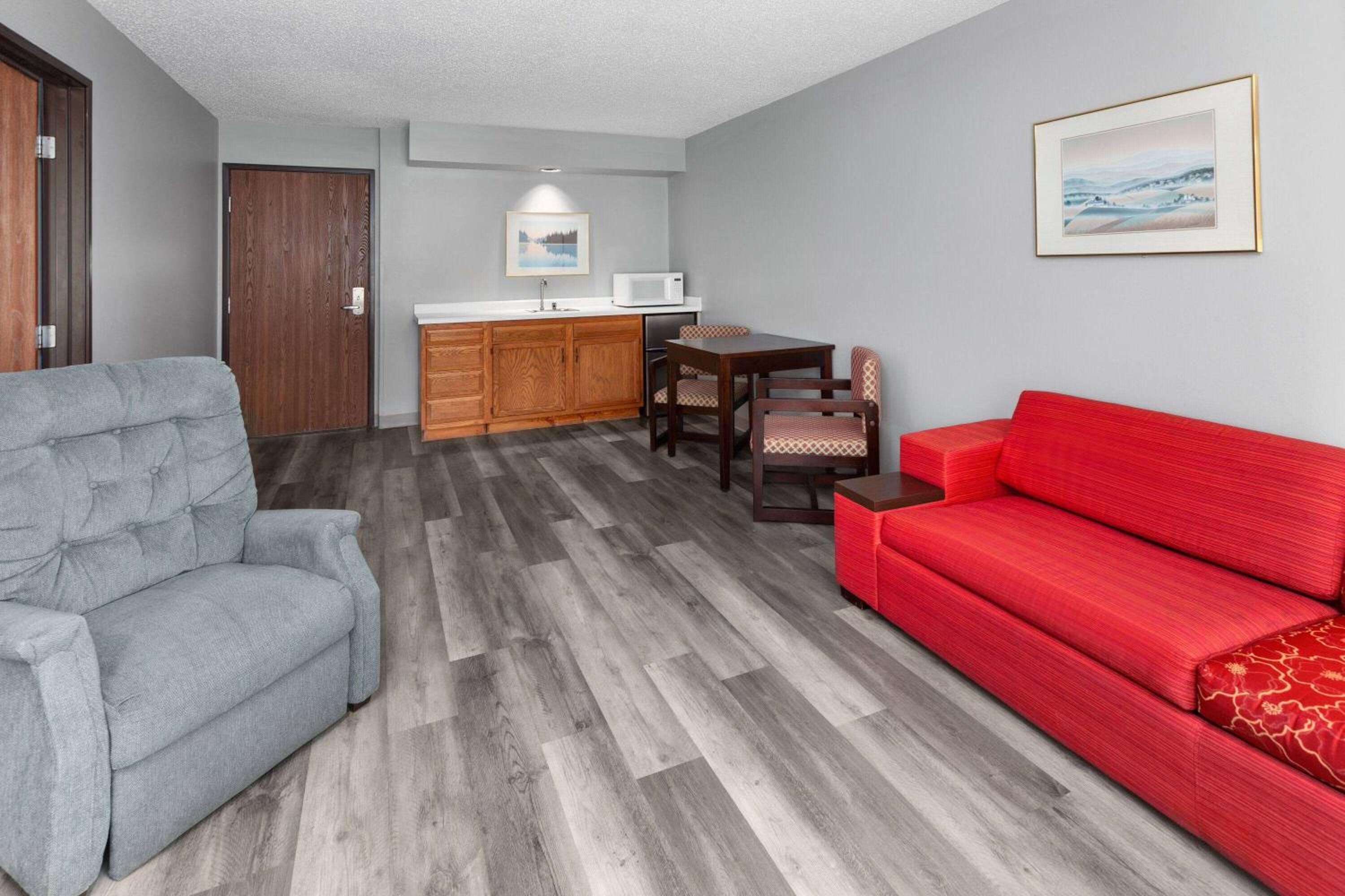 One-Bedroom King Suite - Non-Smoking - Photo 3