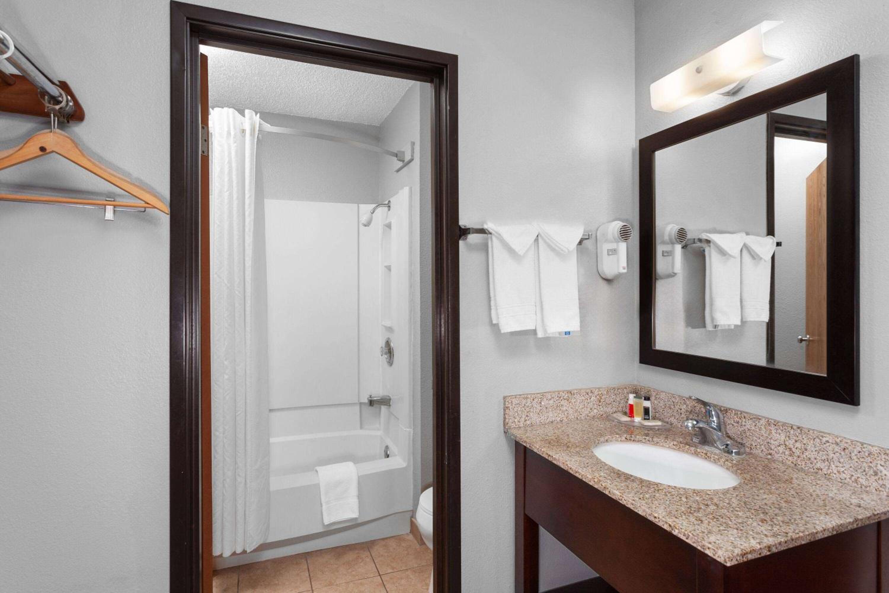 King Suite - Photo 2