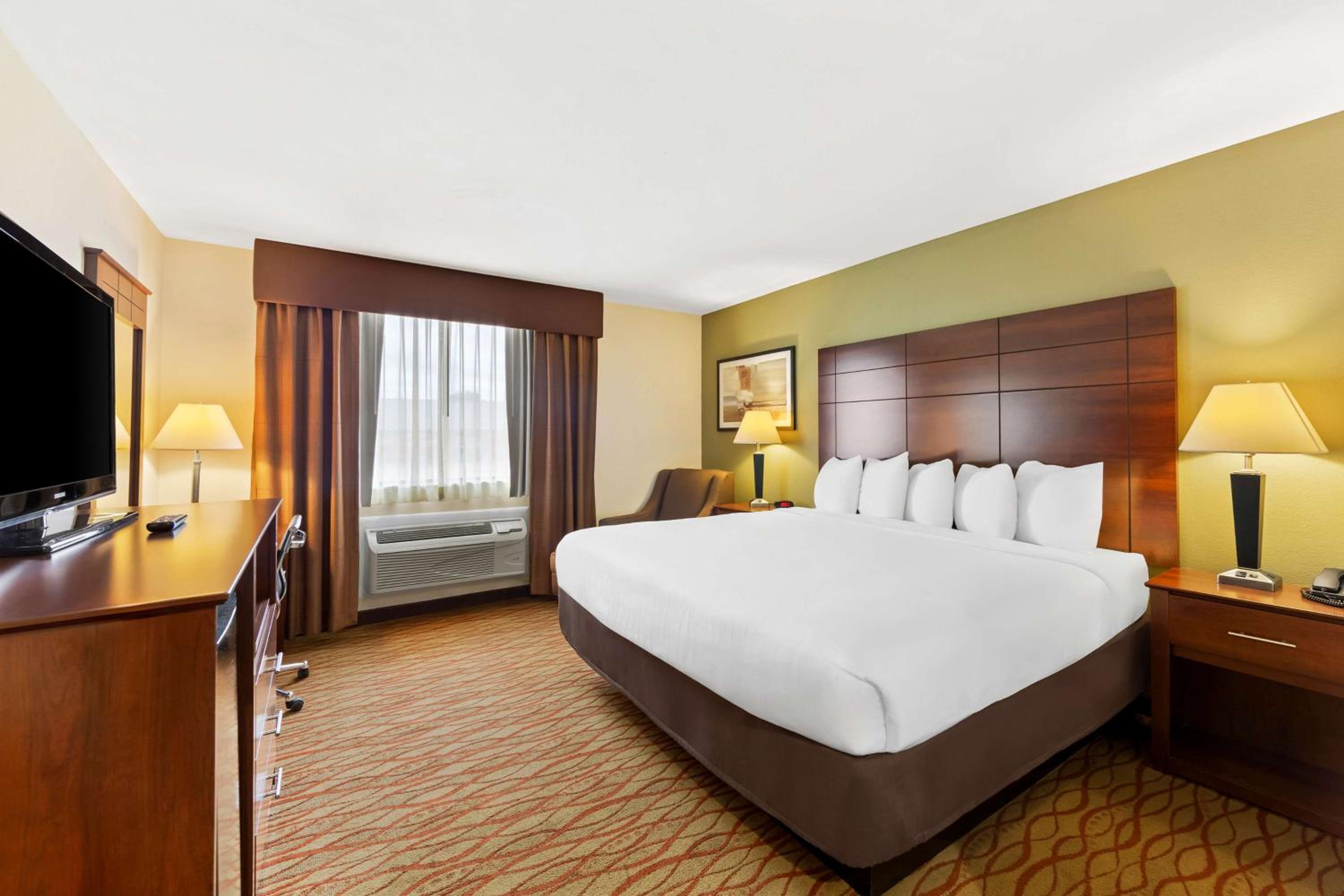 King Room with Walk-In Shower - Disability Access/Non-Smoking photo 1