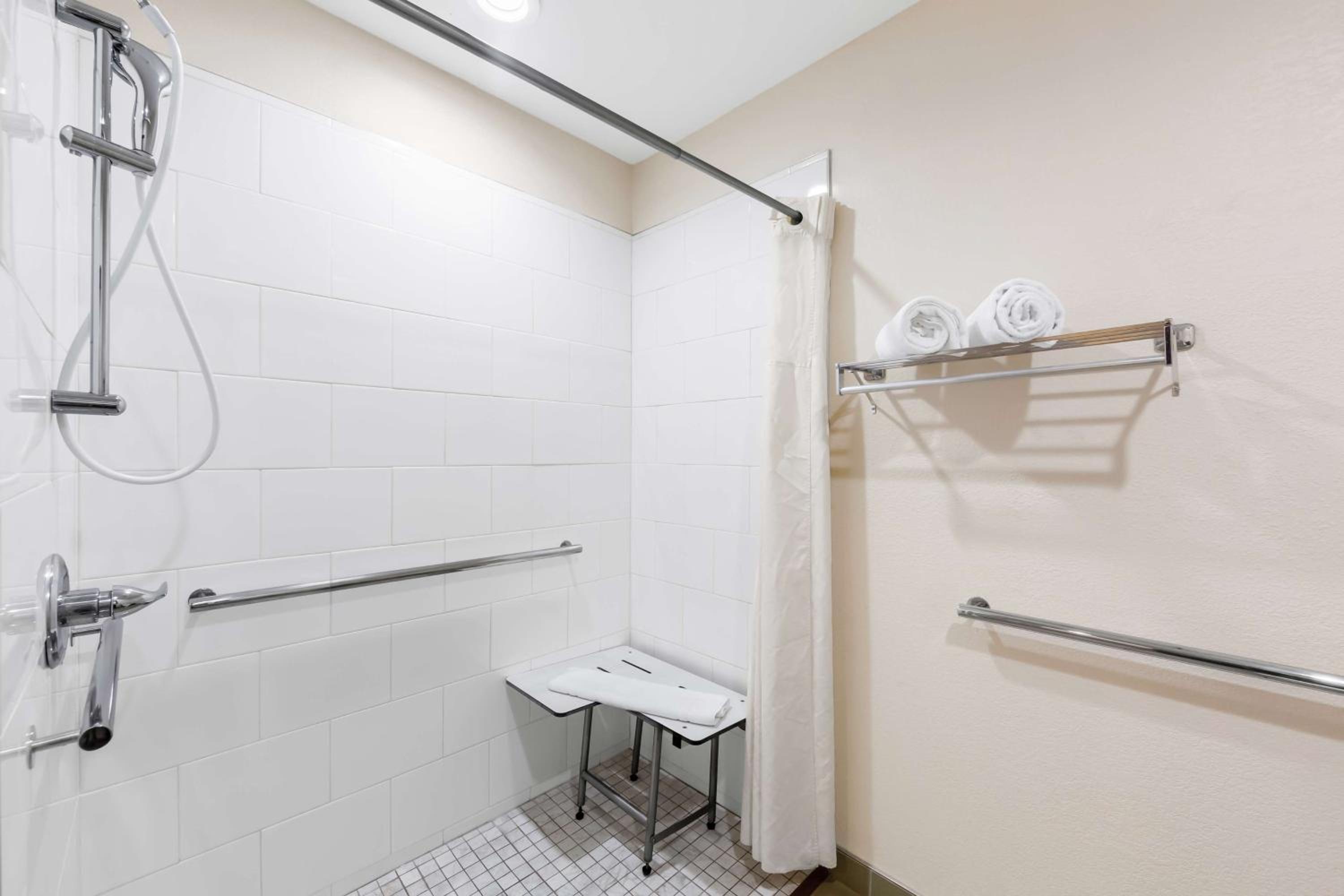 King Room with Walk-In Shower - Disability Access/Non-Smoking photo 2