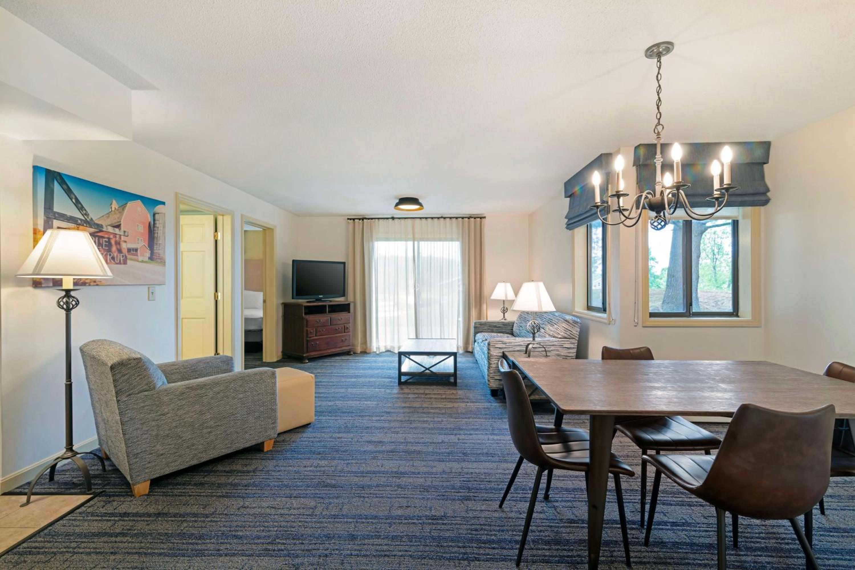 Queen Suite with Two Queen Beds - Mobility Access/Non-Smoking photo 1