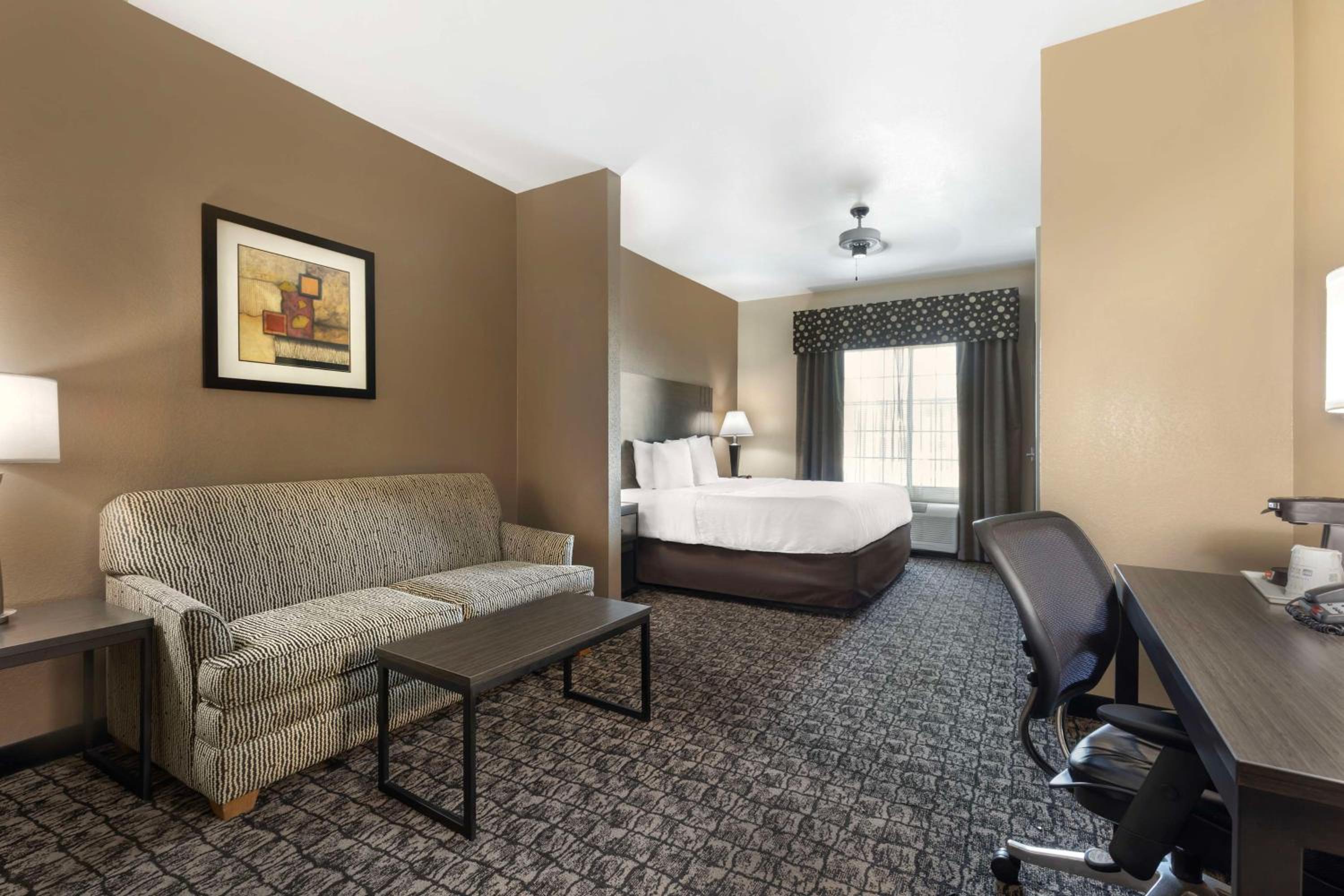 Best Western Carthage Inn & Suites