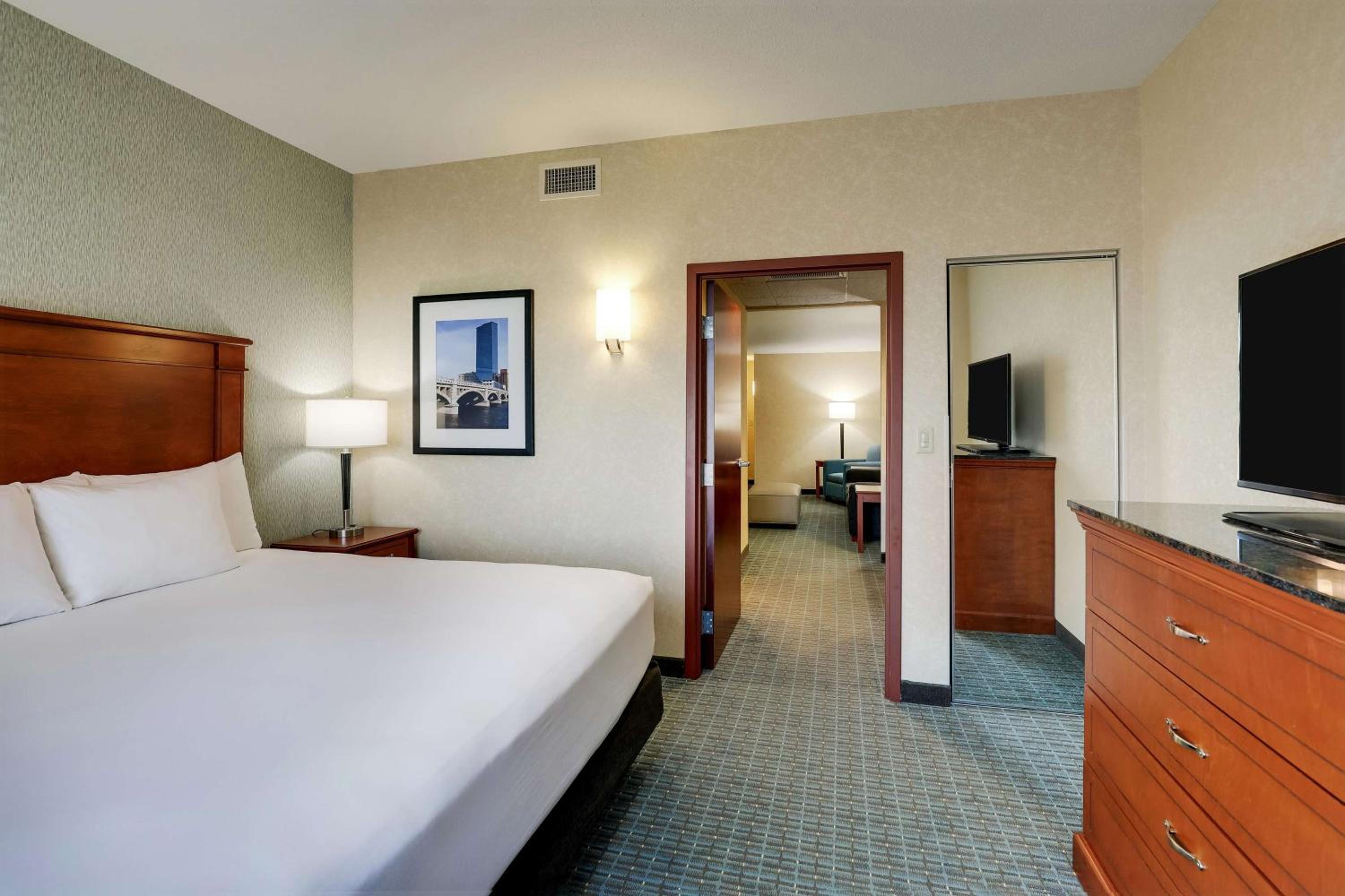 Superior King Suite - Photo 5
