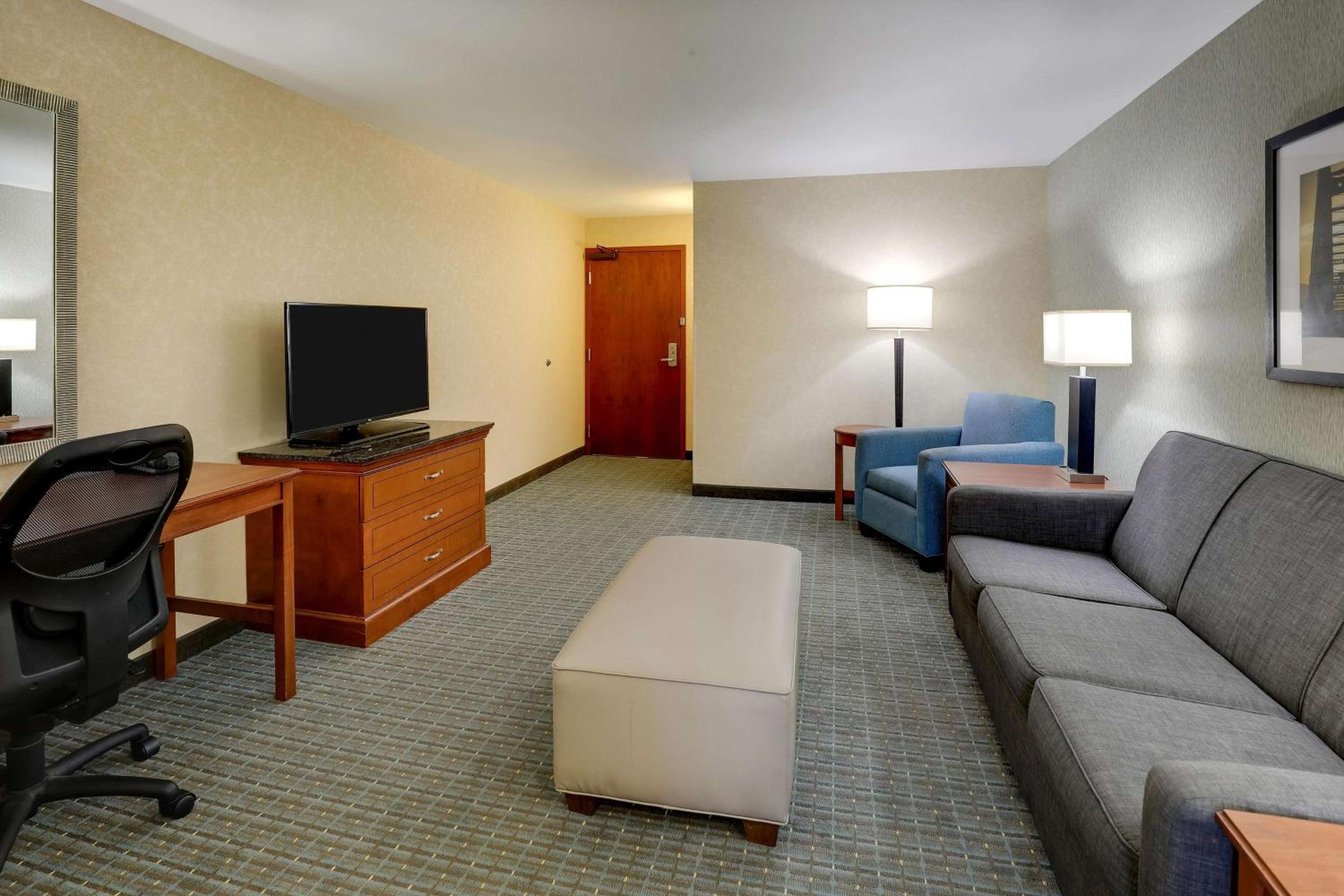 Superior King Suite - Photo 2
