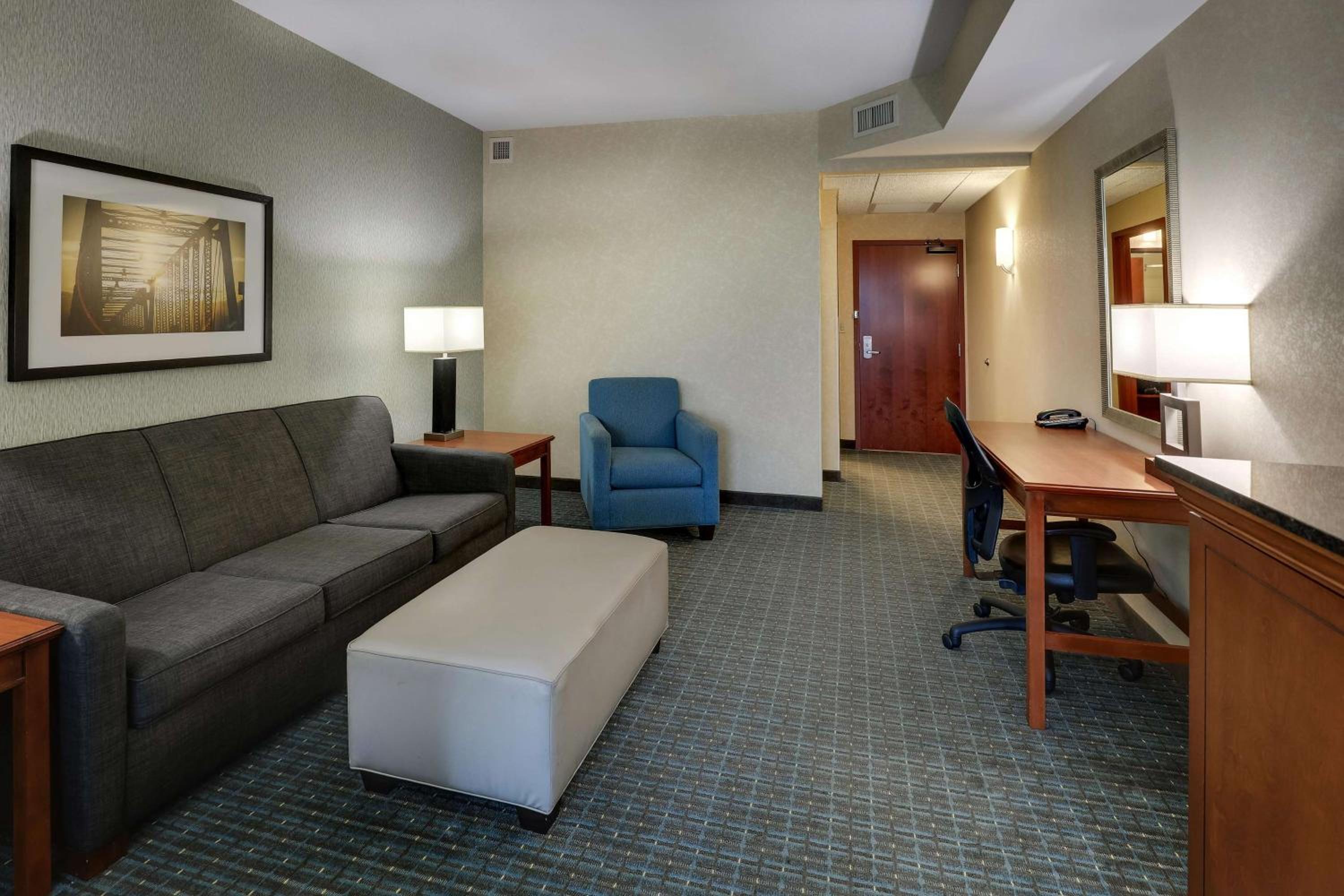 King Room with Sofa Bed - Photo 3