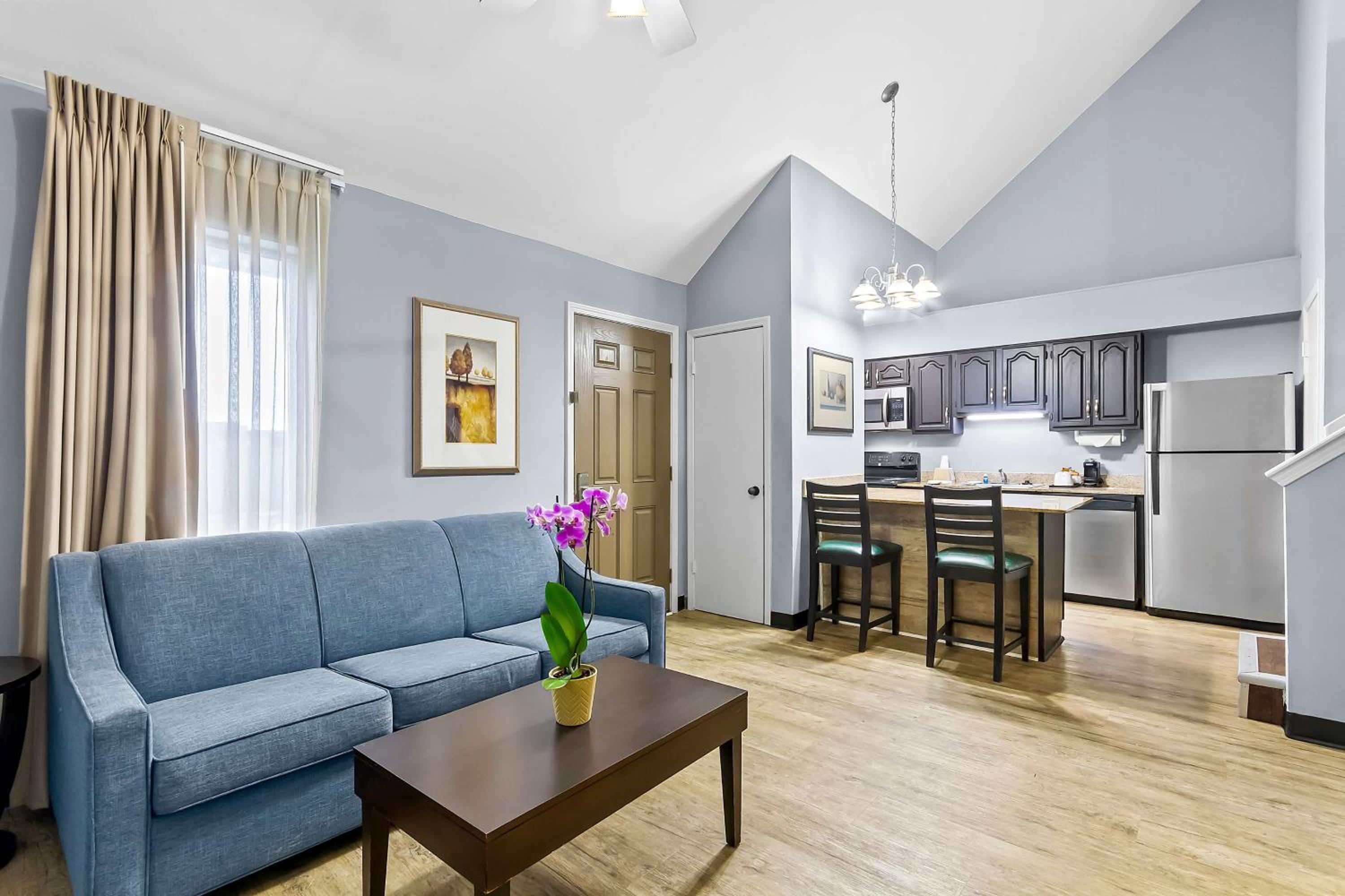 King Suite with Separate Bedroom - Photo 1