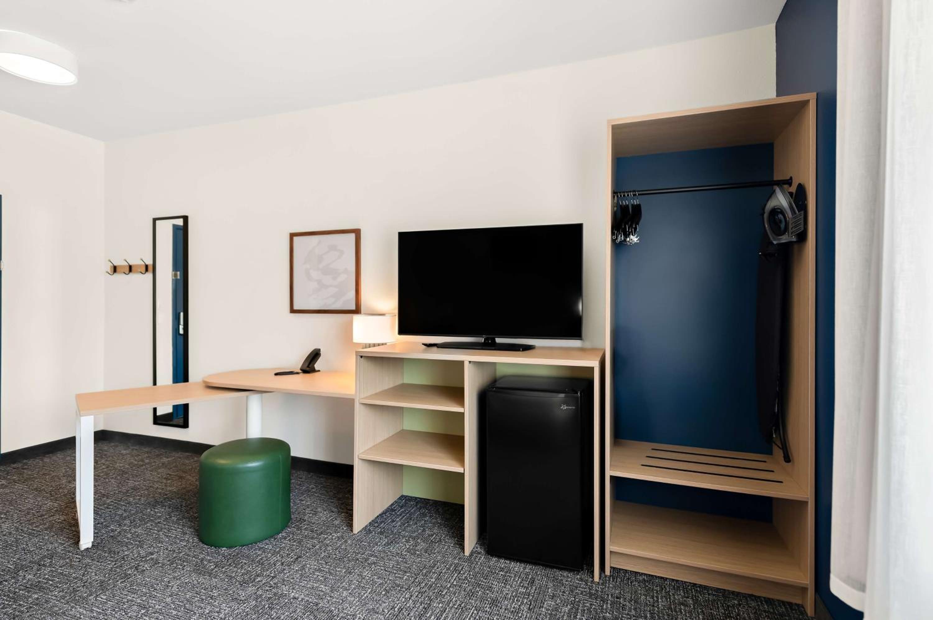 King Room - Hearing Access - Photo 6