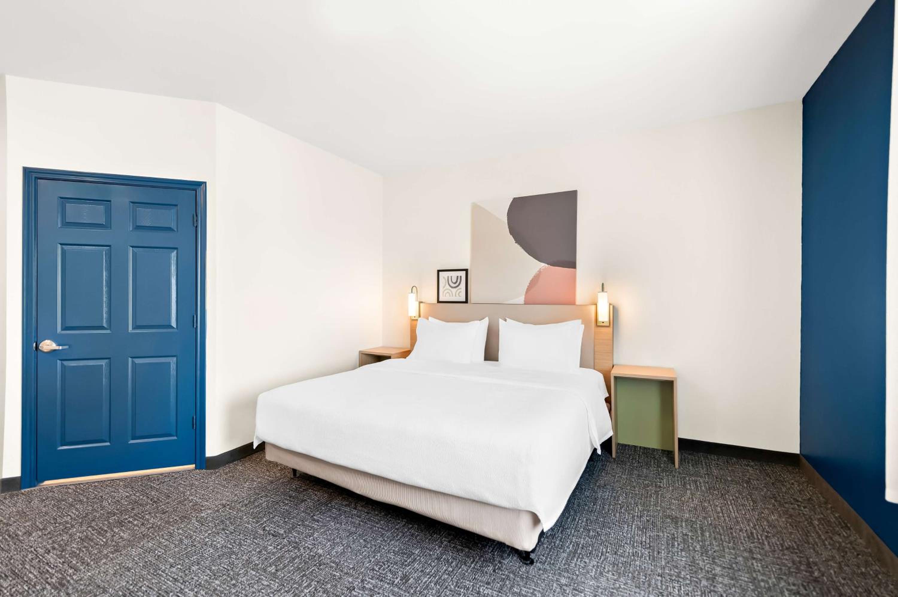 King Room with Bath Tub - Mobility/Hearing Access - Photo 7