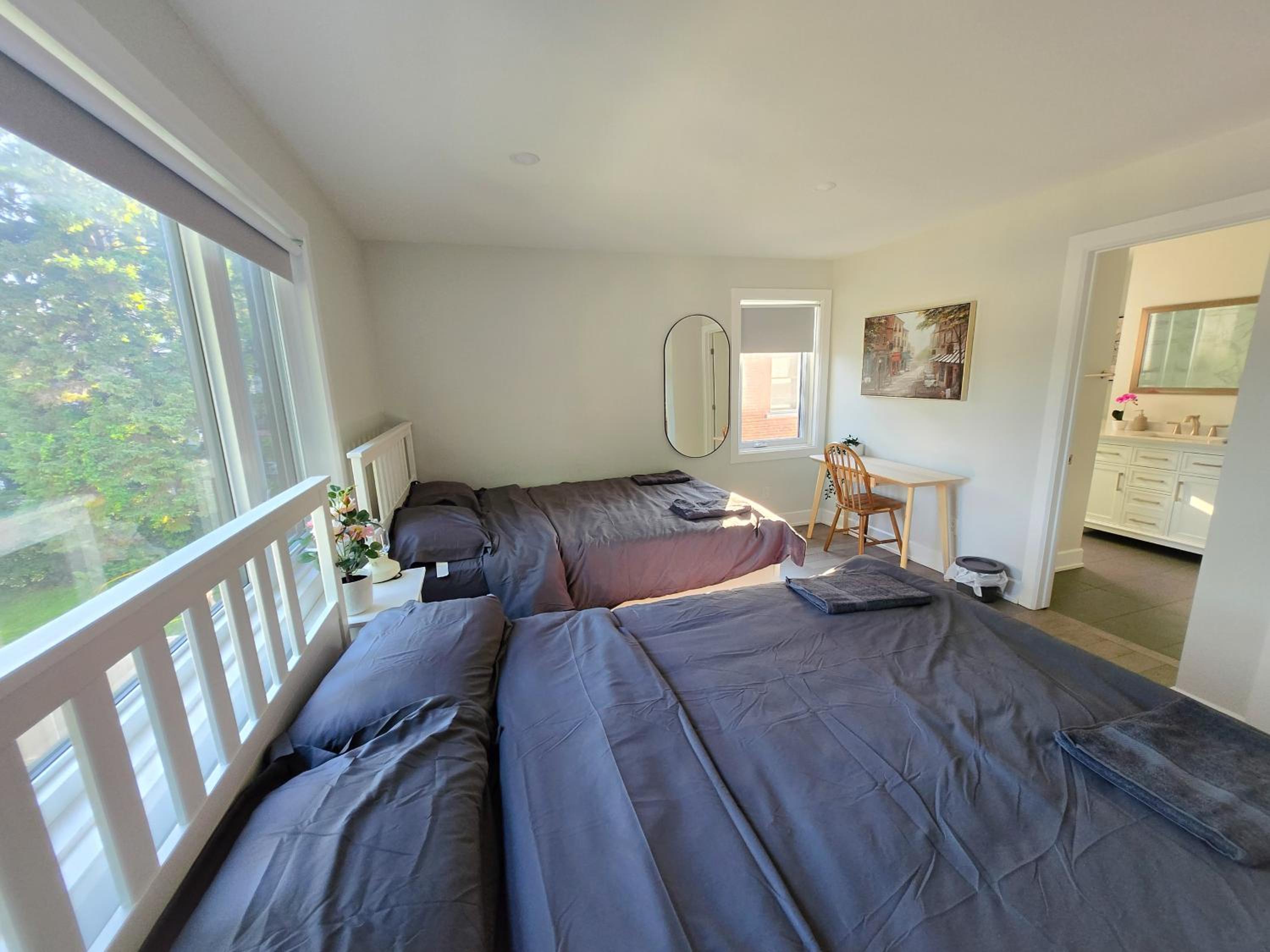 Deluxe Queen Suite photo 1