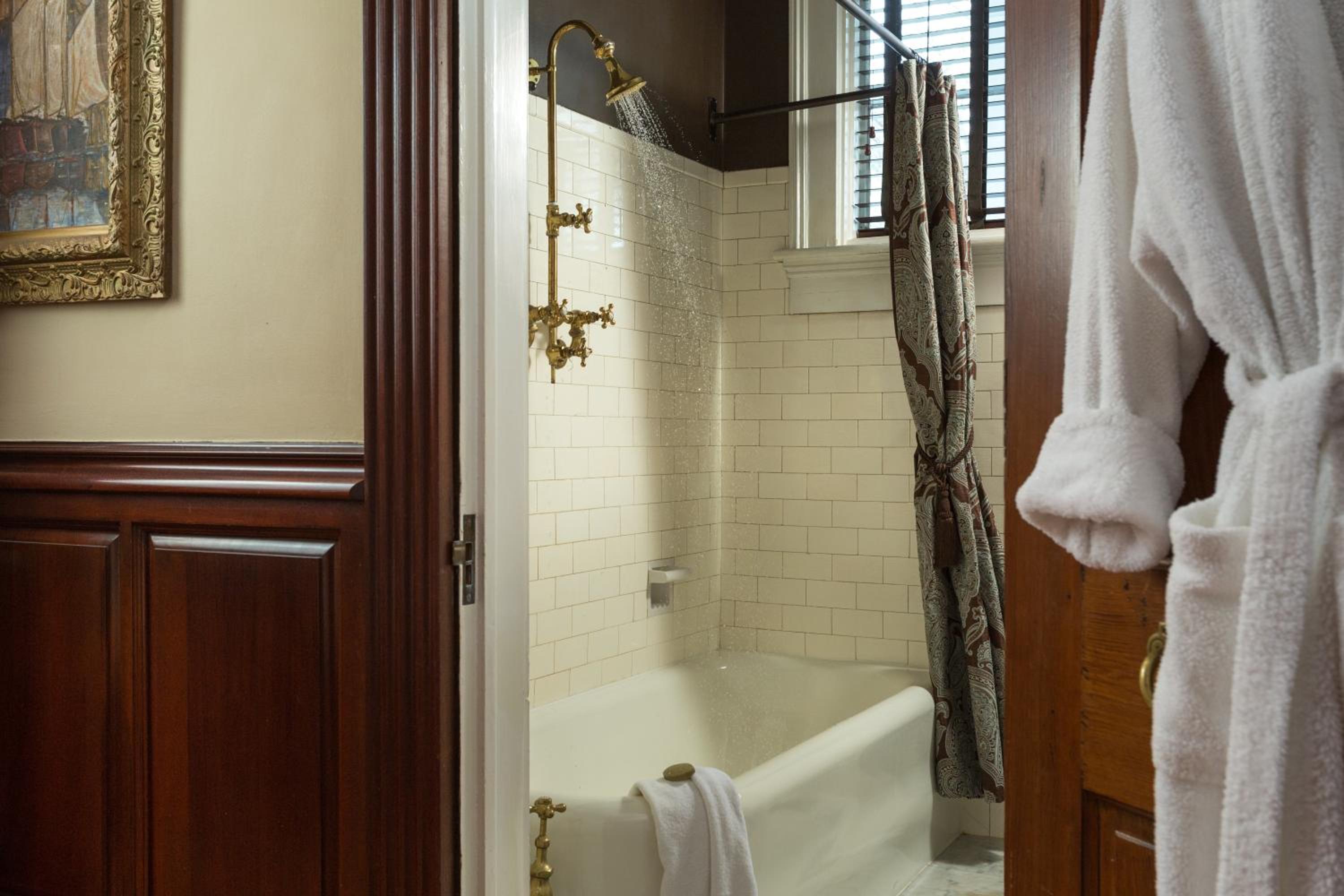 Queen Suite photo 3