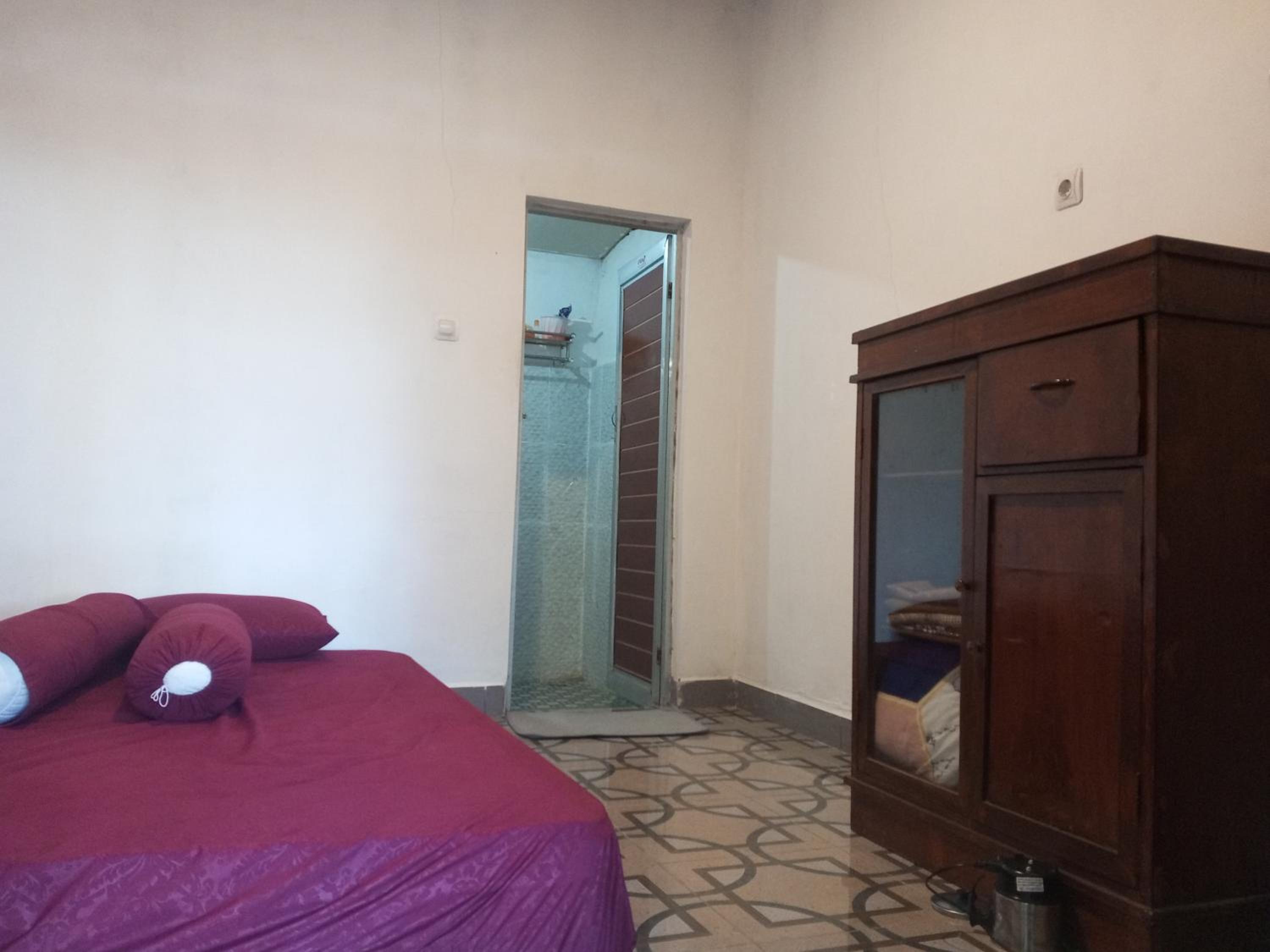 Twin Room with Private Bathroom photo 3