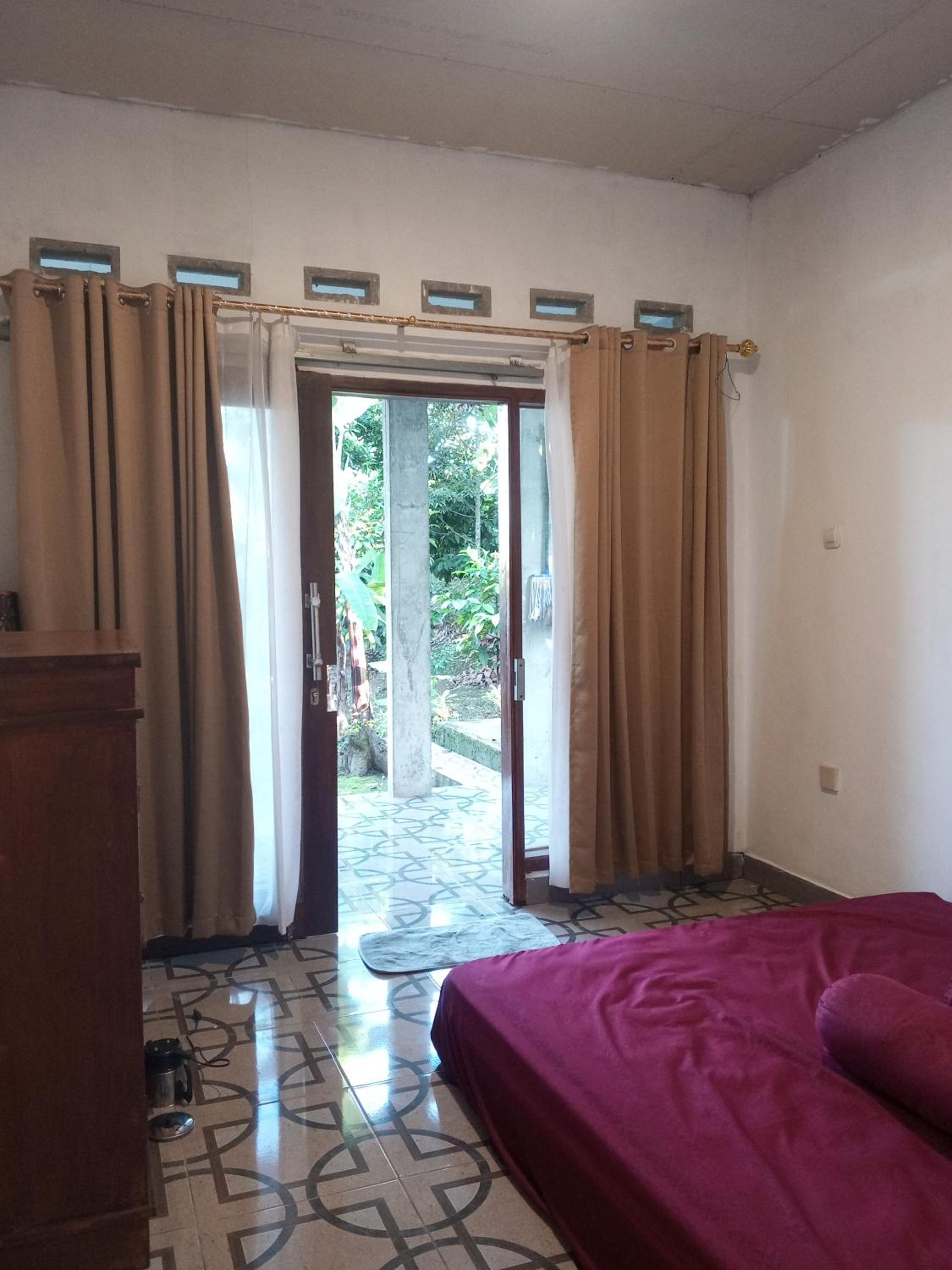 Twin Room with Private Bathroom photo 2