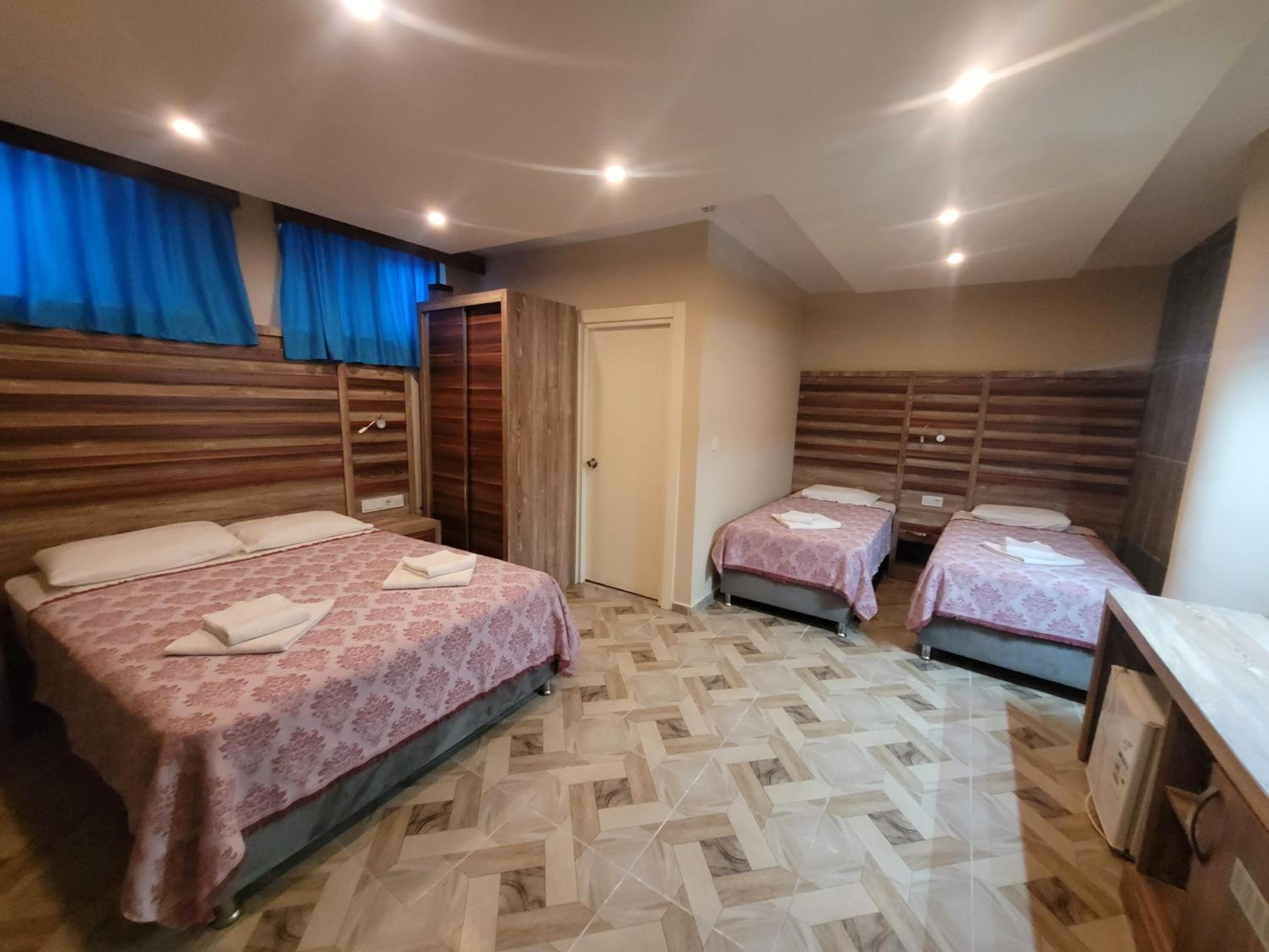 Economy Quadruple Room photo 3