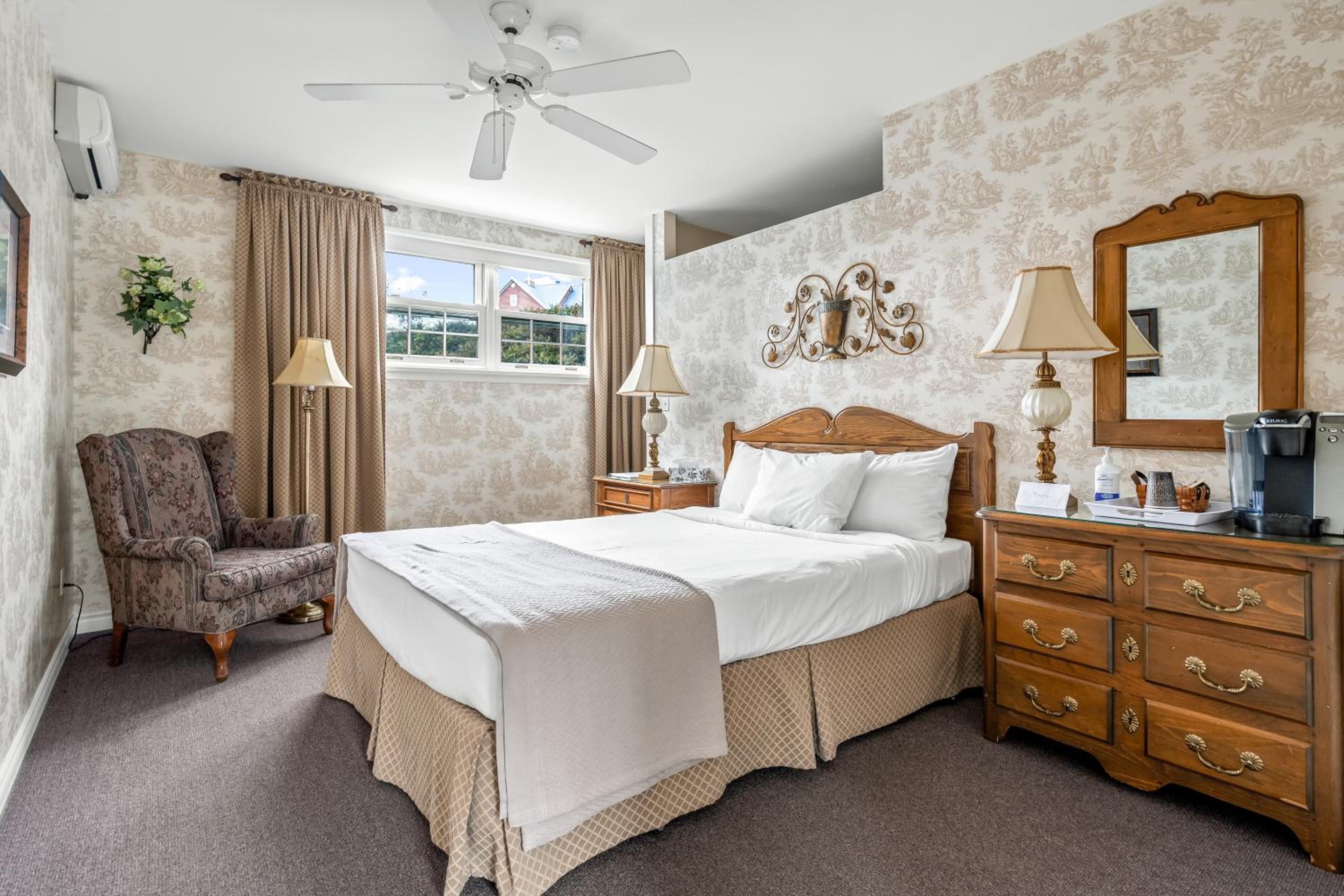 Standard Queen Room photo 1