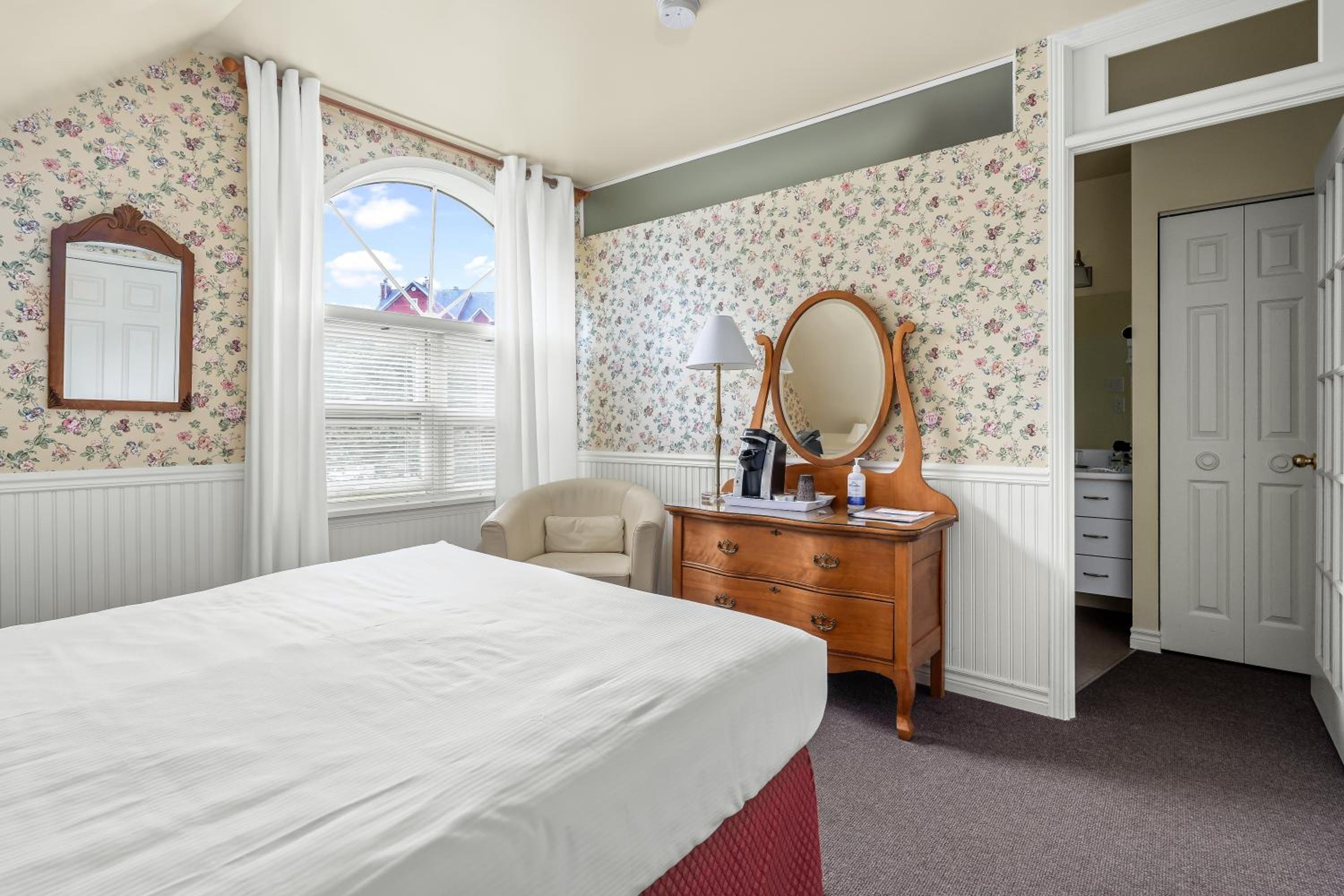 Standard Queen Room photo 3