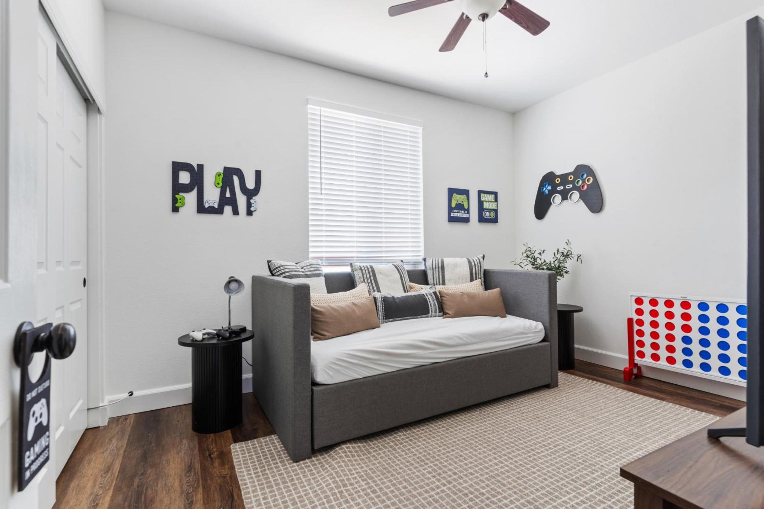 Five-Bedroom House photo 2