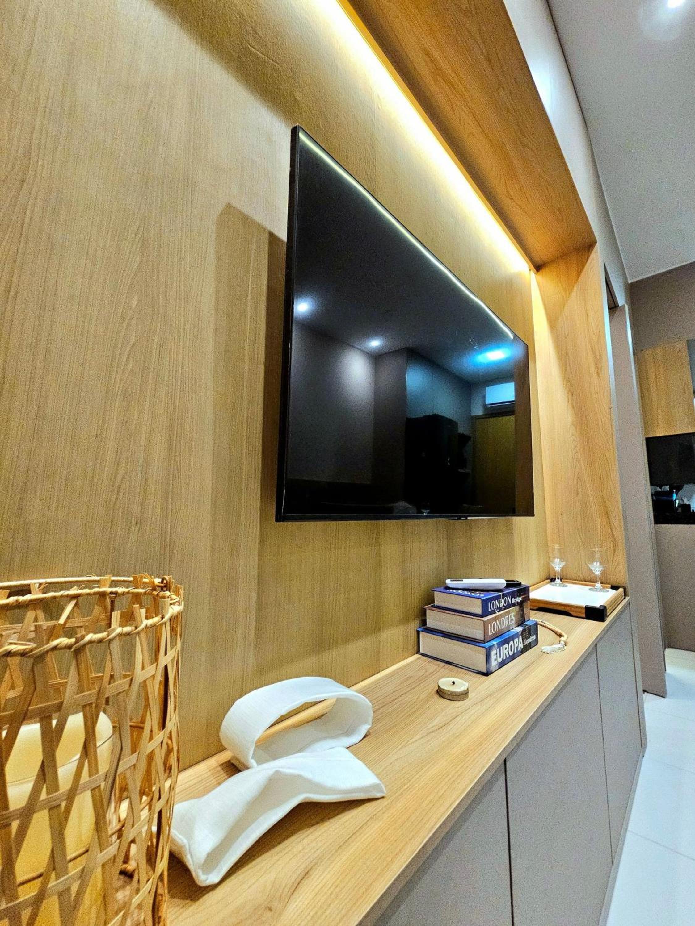 Apartment with Balcony photo 2