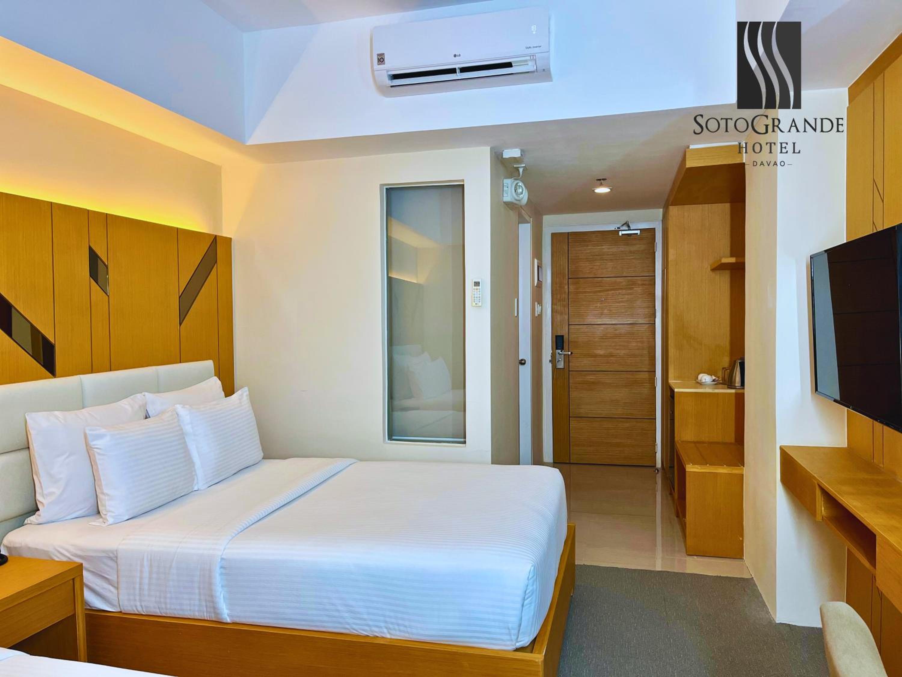 Deluxe Double Room - Photo 12