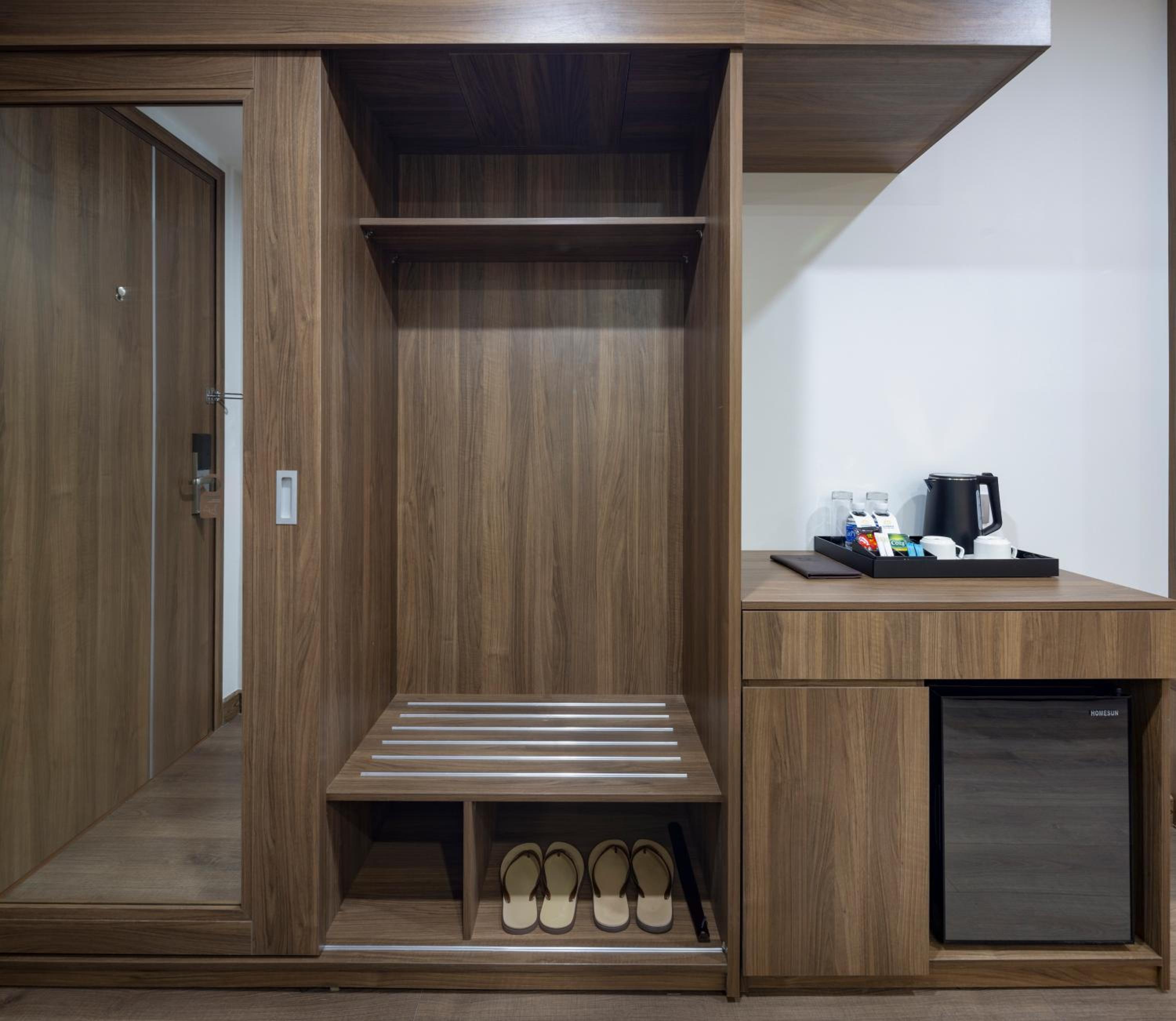 Deluxe Double Room with City View - Photo 5