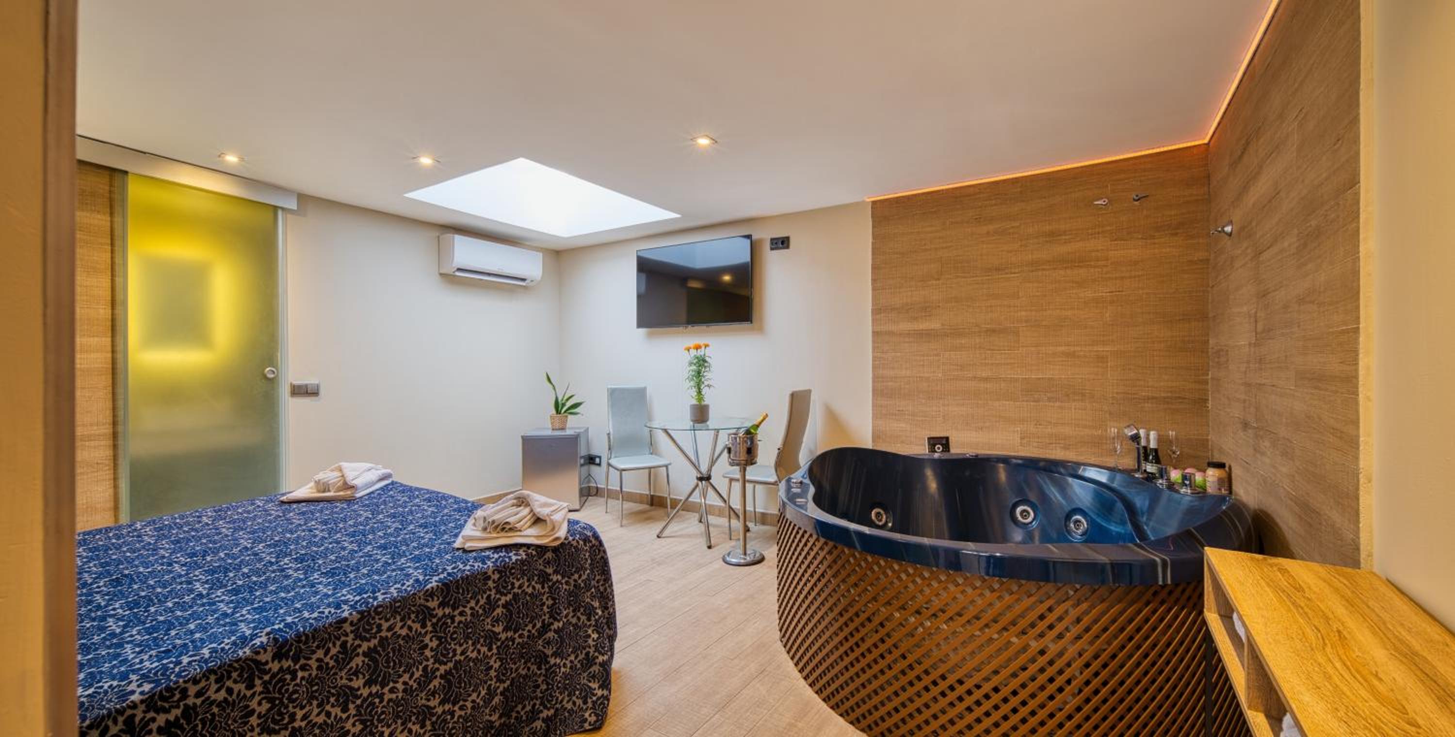 Queen Room with Spa Bath photo 3