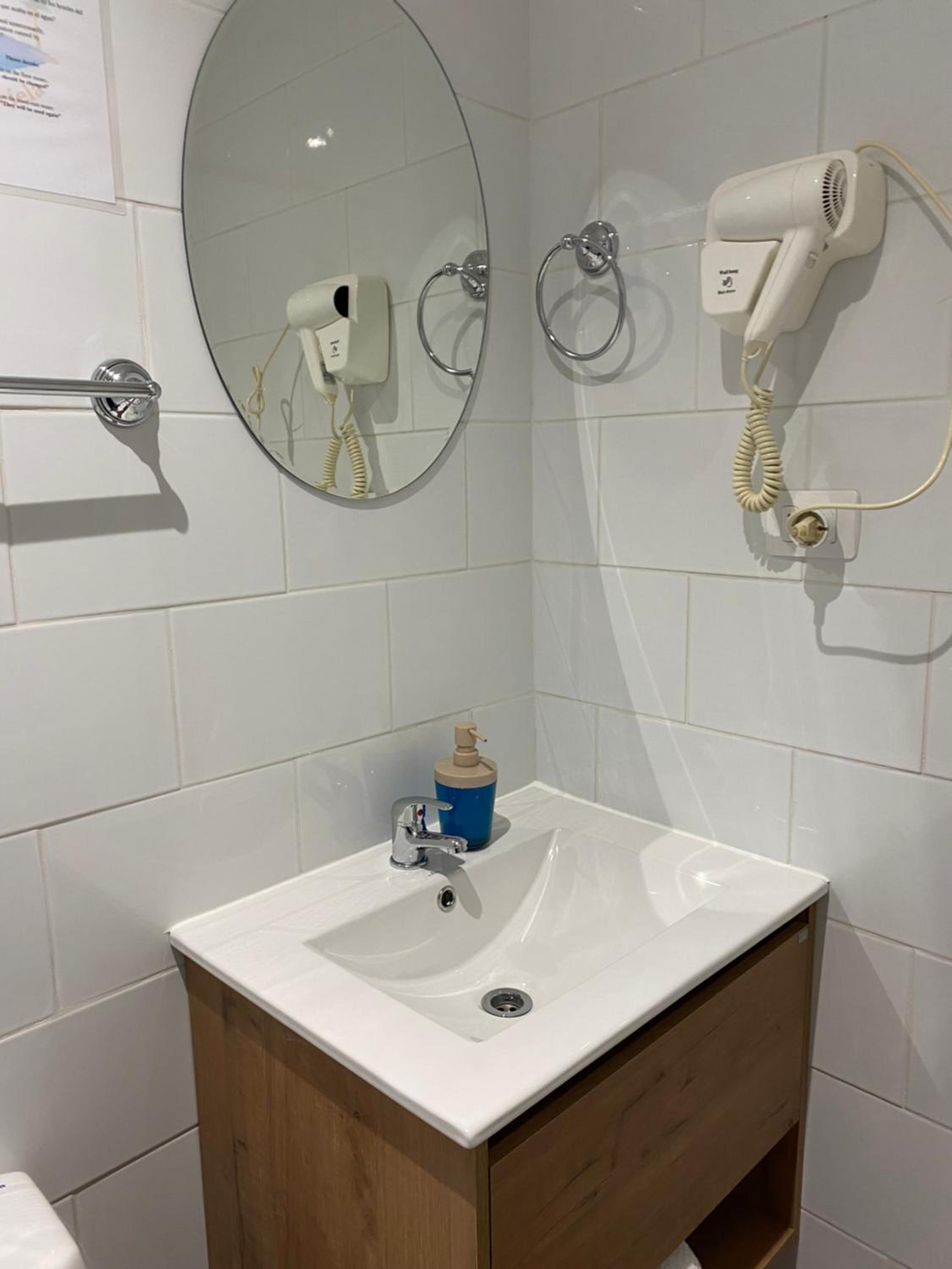 Family Room with Private Bathroom photo 2