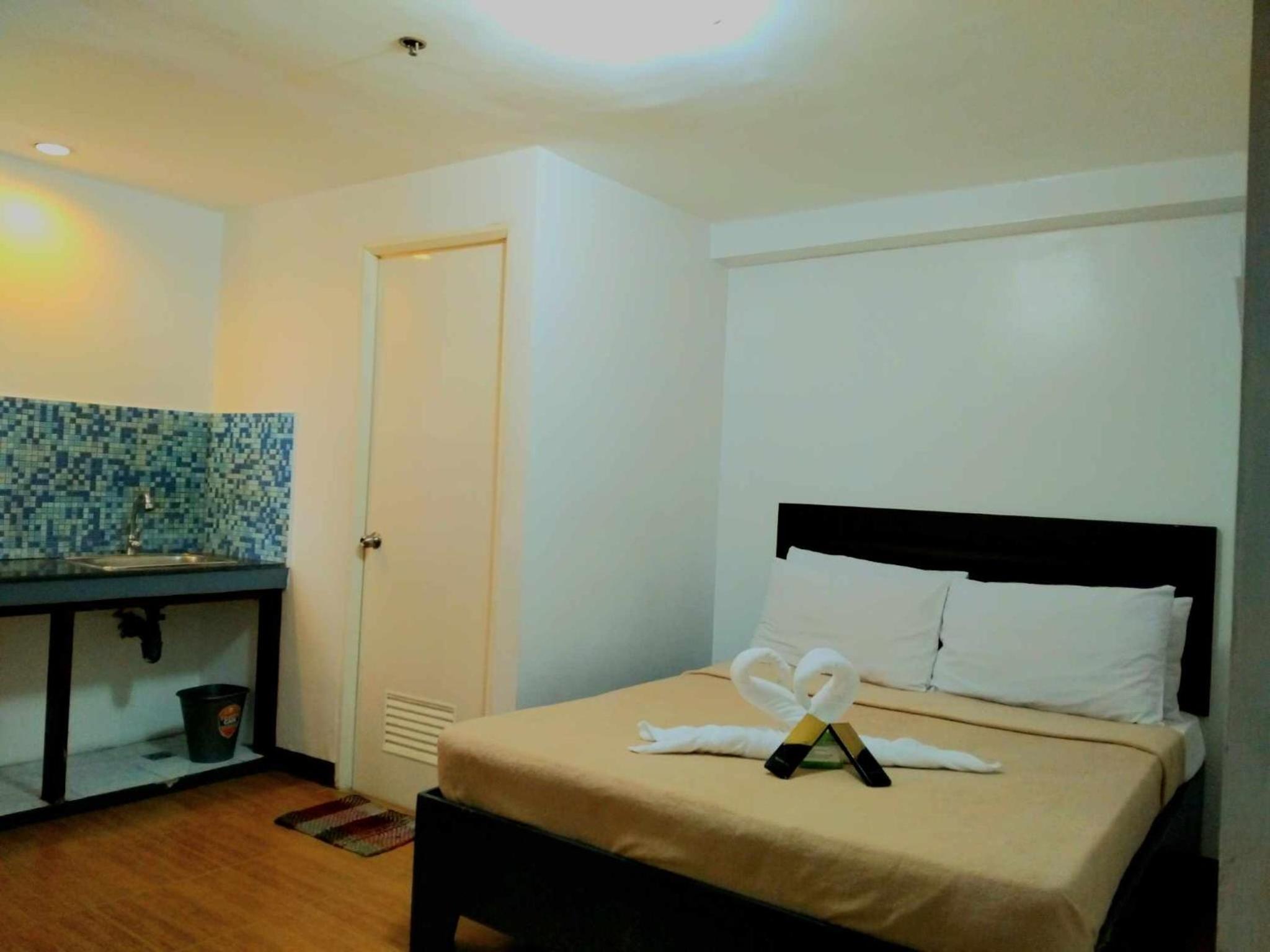 Deluxe Double Room (2 Adults + 1 Child) photo 2
