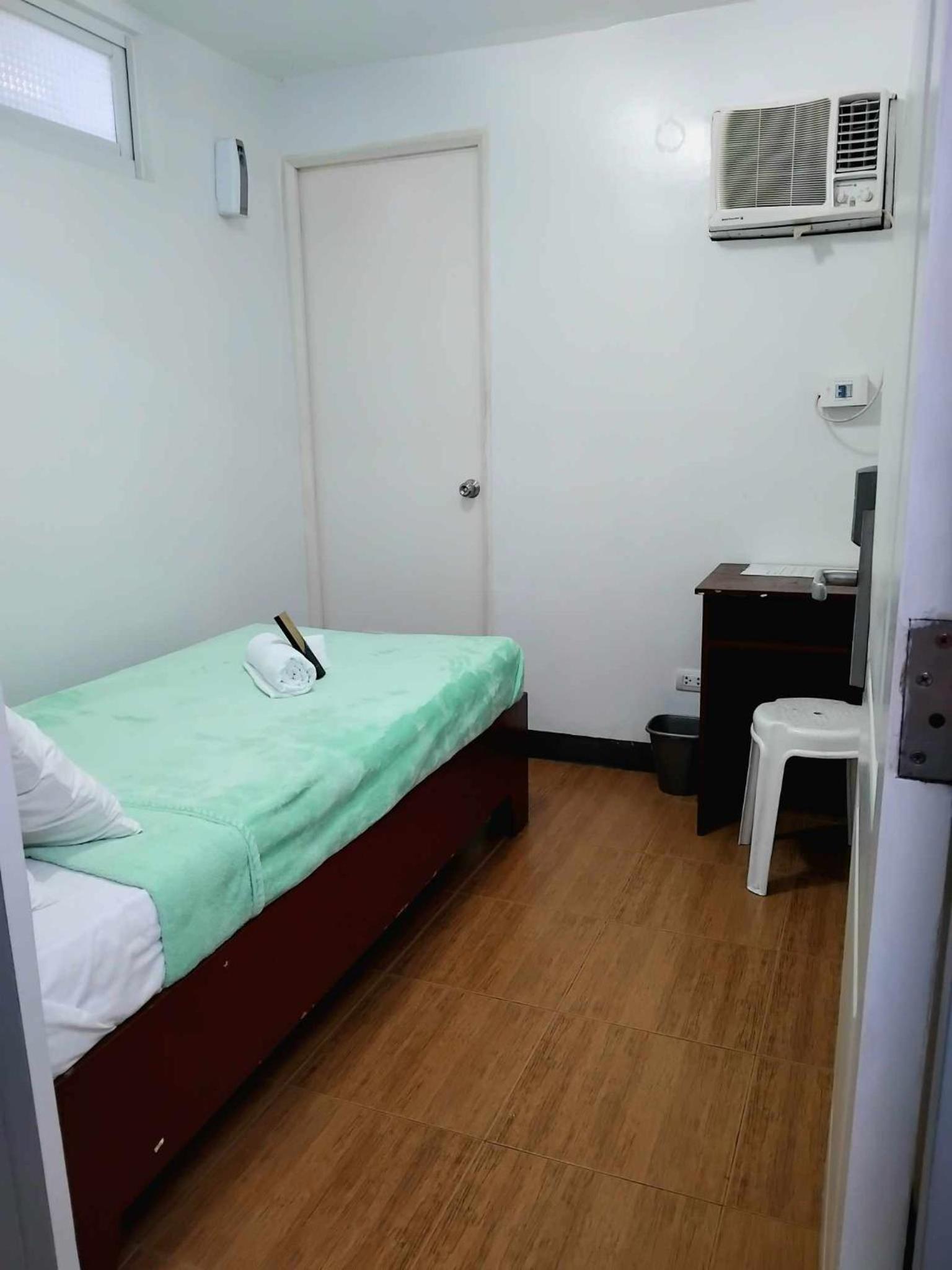 Single Room with Private Bathroom photo 2