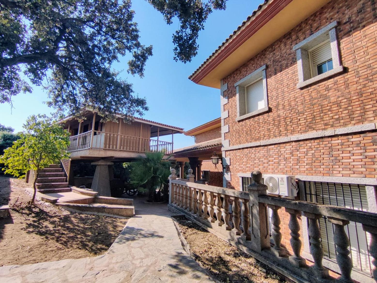 Villa photo 2