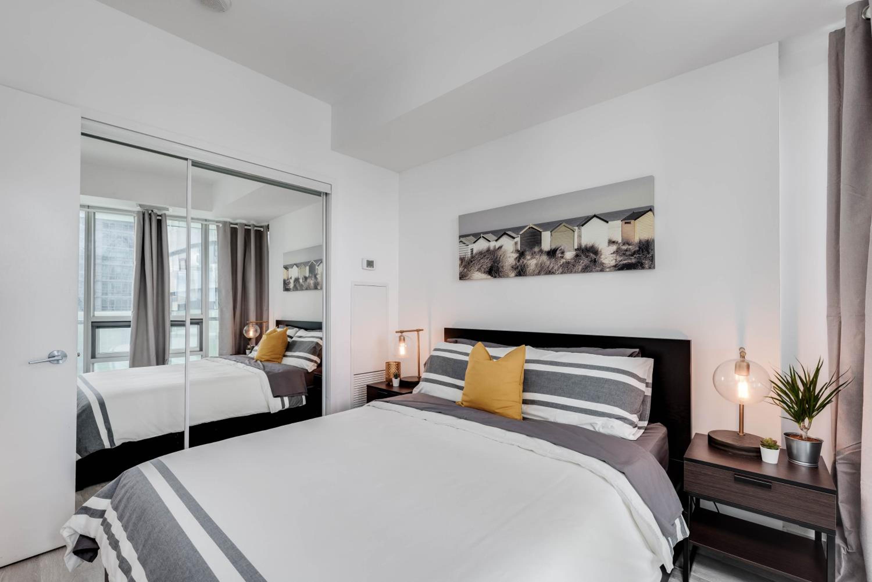 Two-Bedroom Apartment with Balcony thumbnail 5