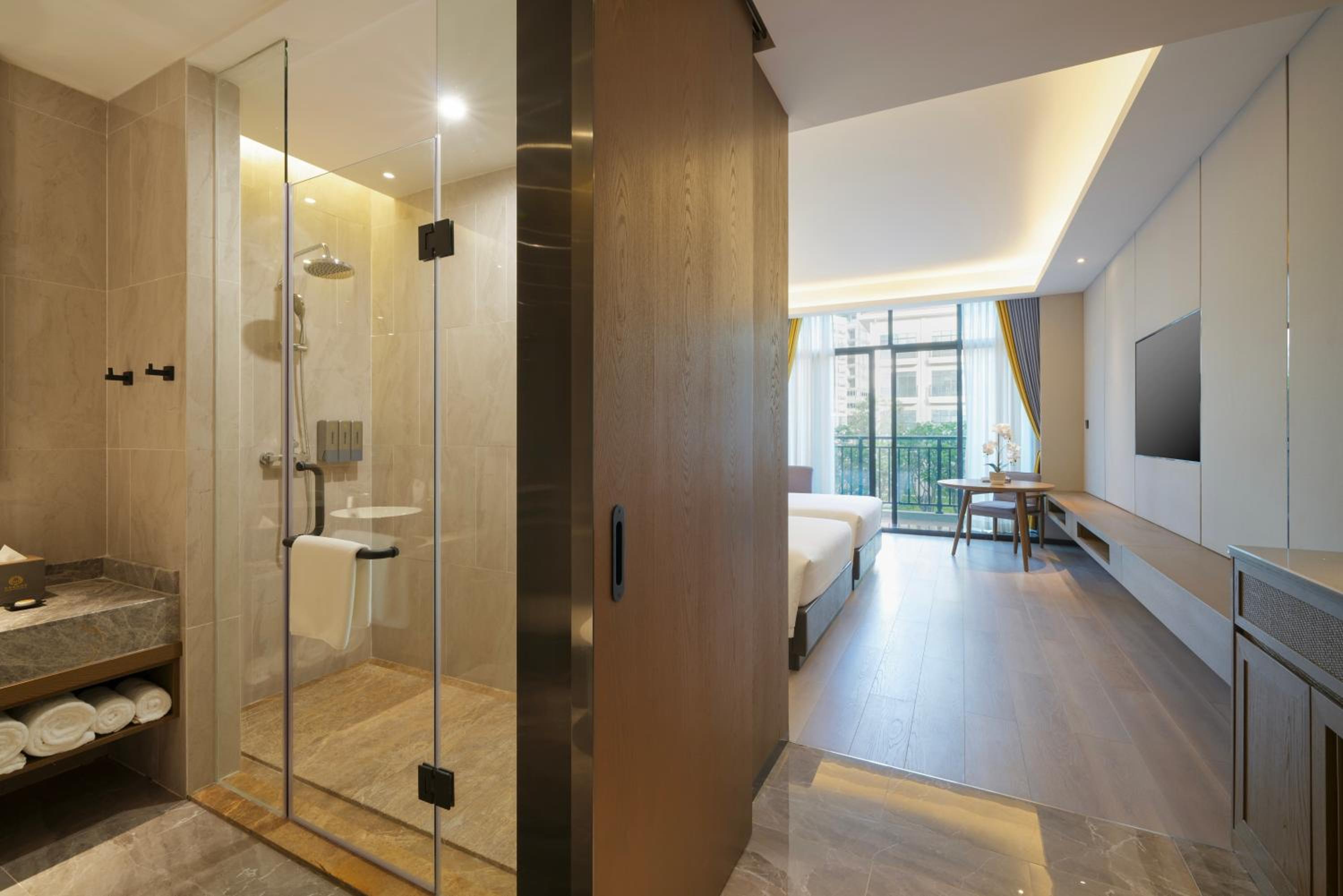 Twin Room with Pool View photo 2