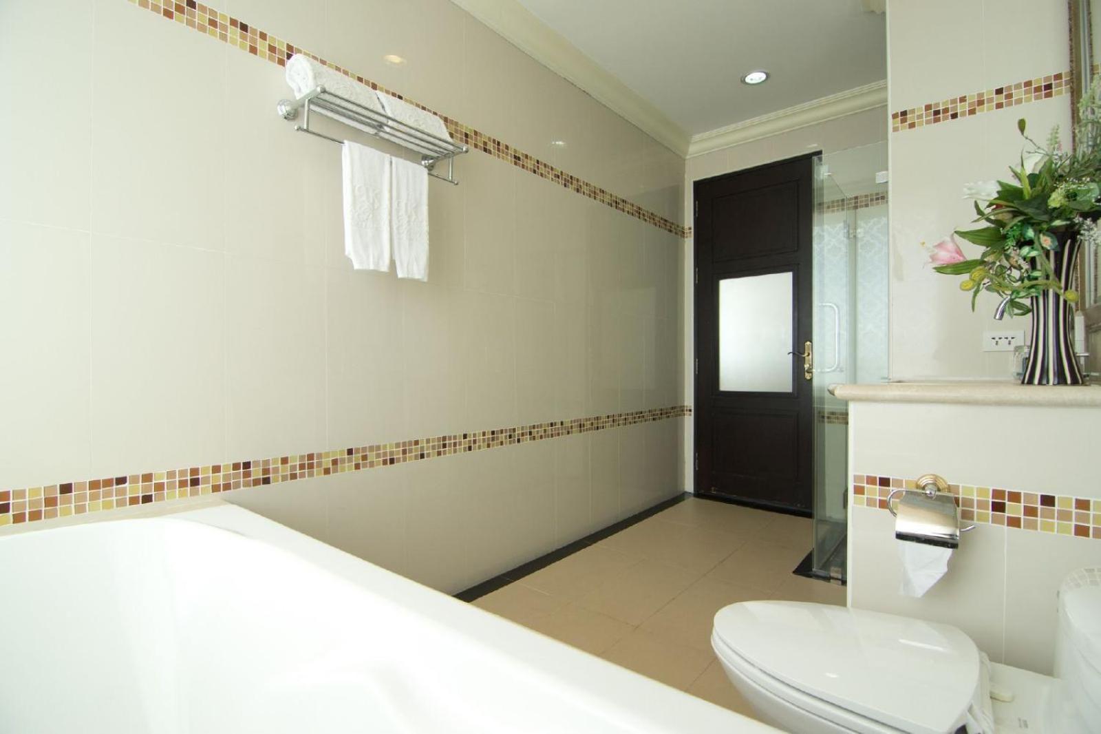 Two-Bedroom Suite - Photo 16