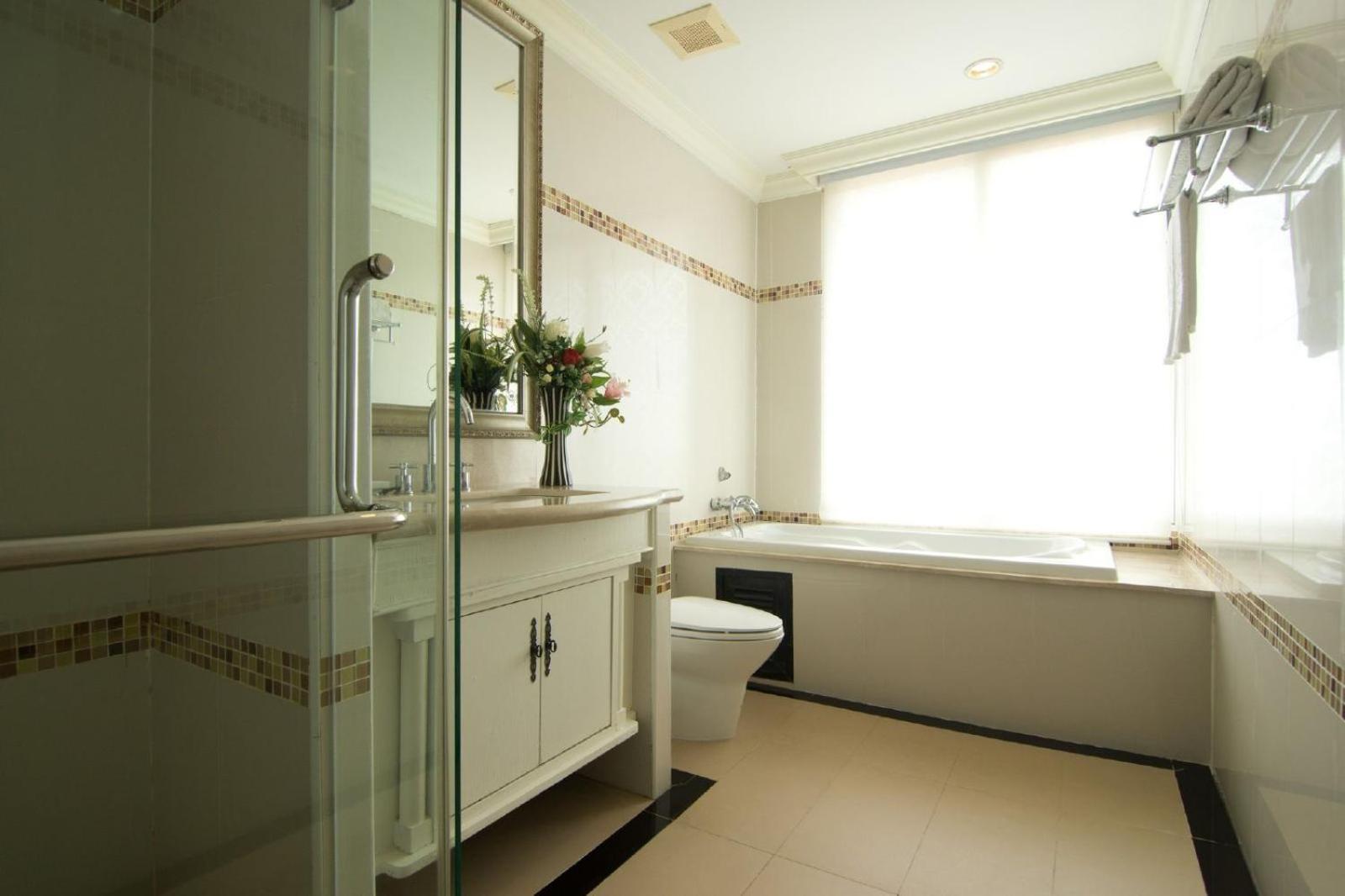 Two-Bedroom Suite - Photo 17