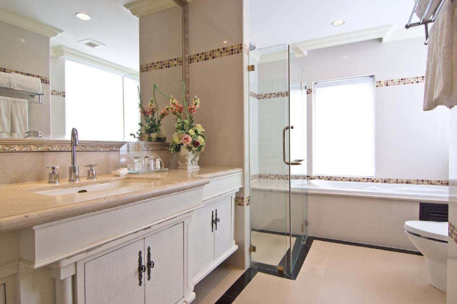 Duplex Three-Bedroom Suite - Photo 4