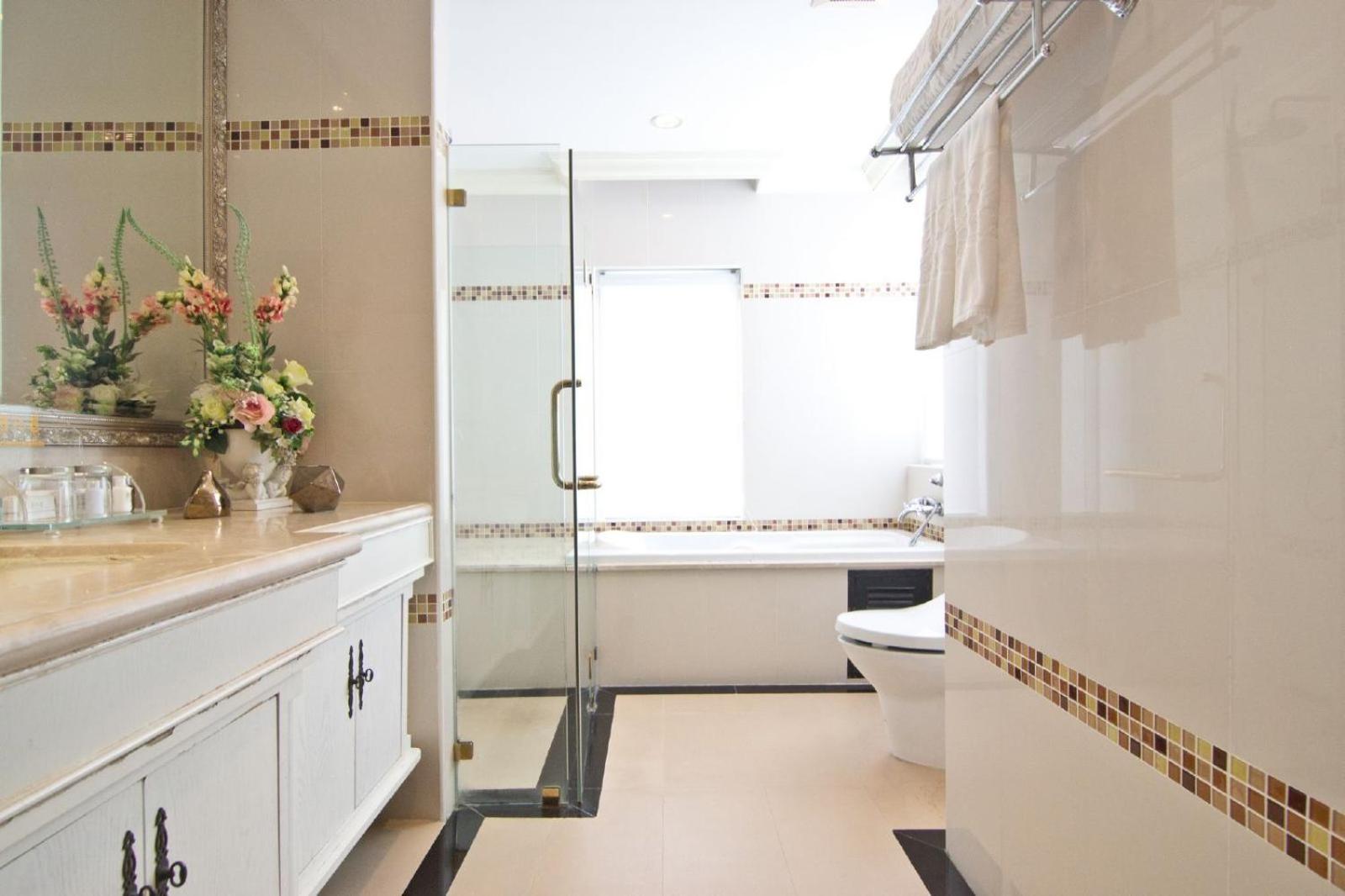 Duplex Three-Bedroom Suite - Photo 5