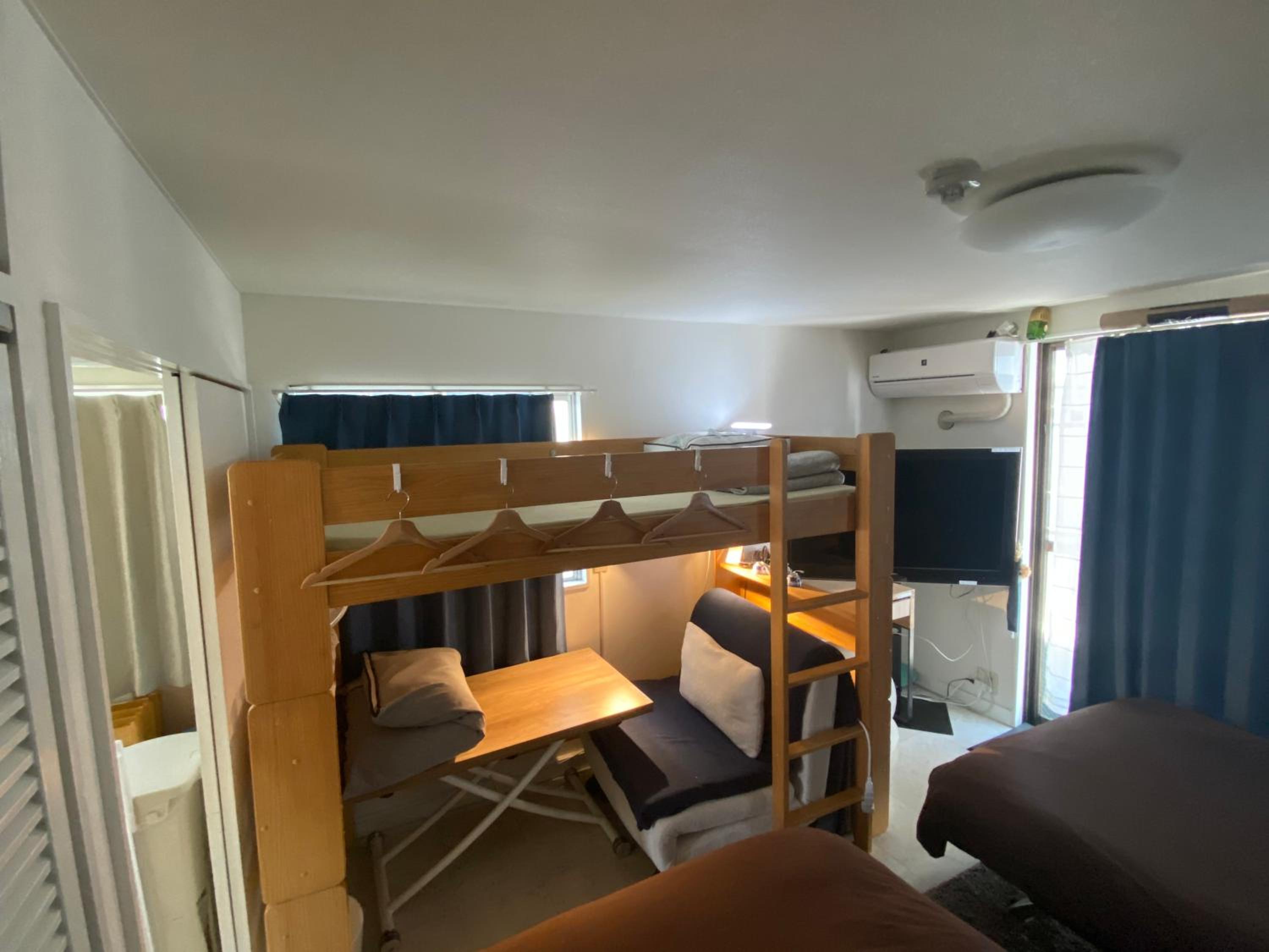 One-Bedroom Apartment photo 1