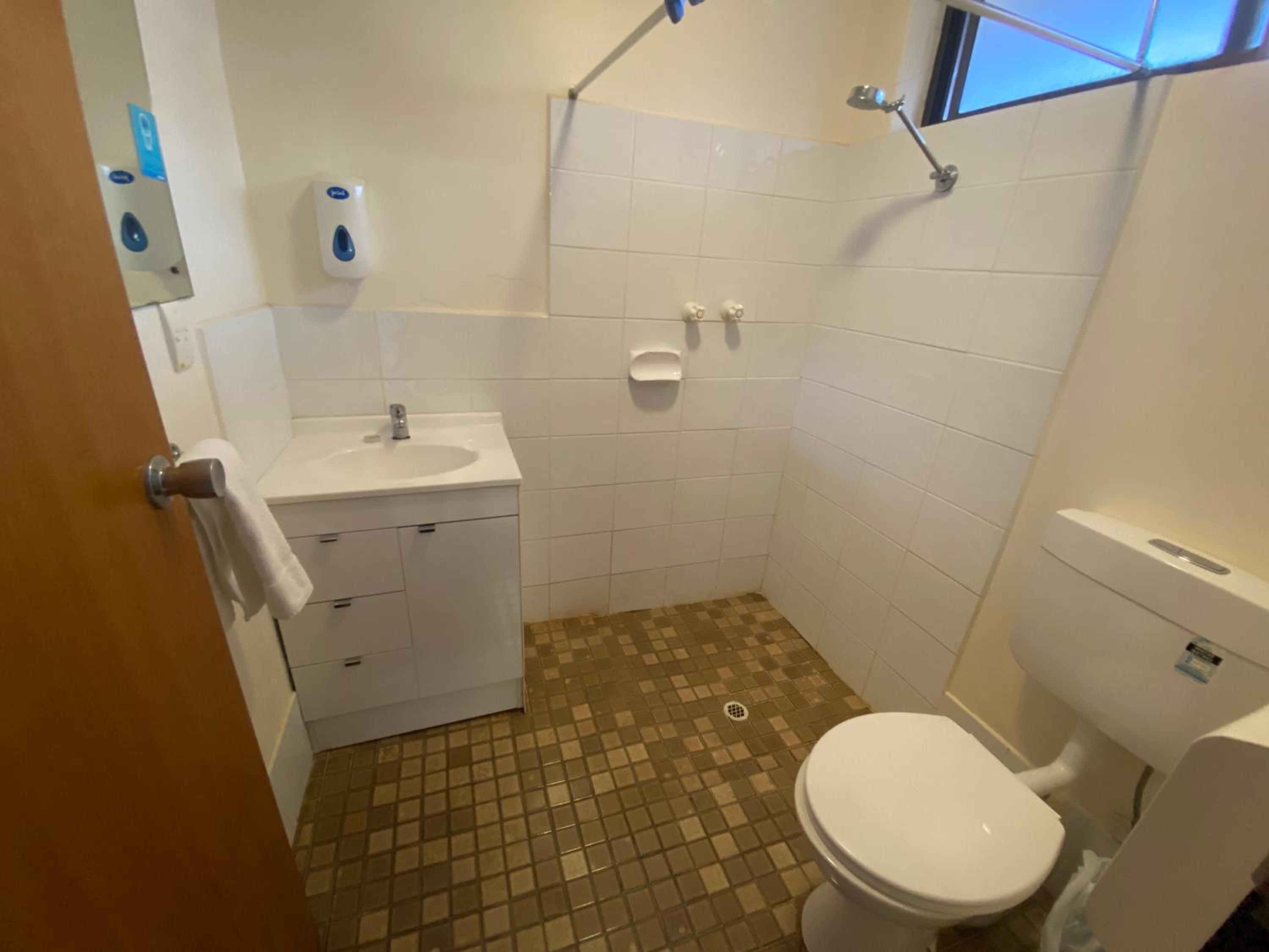 Twin Room - Disability Access photo 2