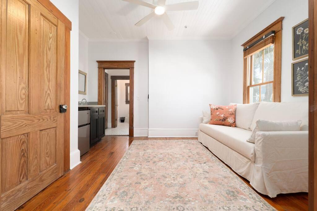 Seven-Bedroom House photo 1