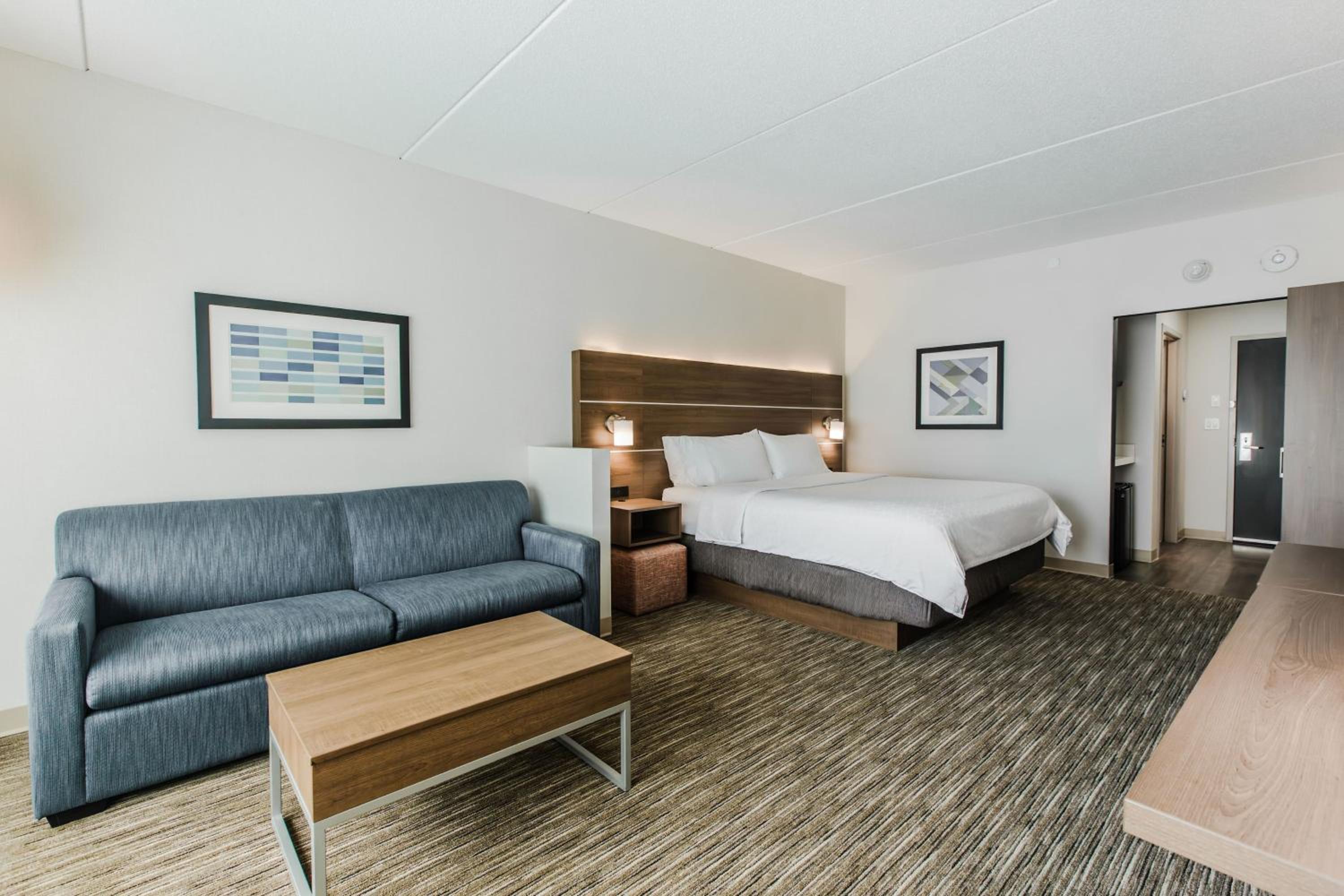 King Suite with Sofa Bed - Photo 15